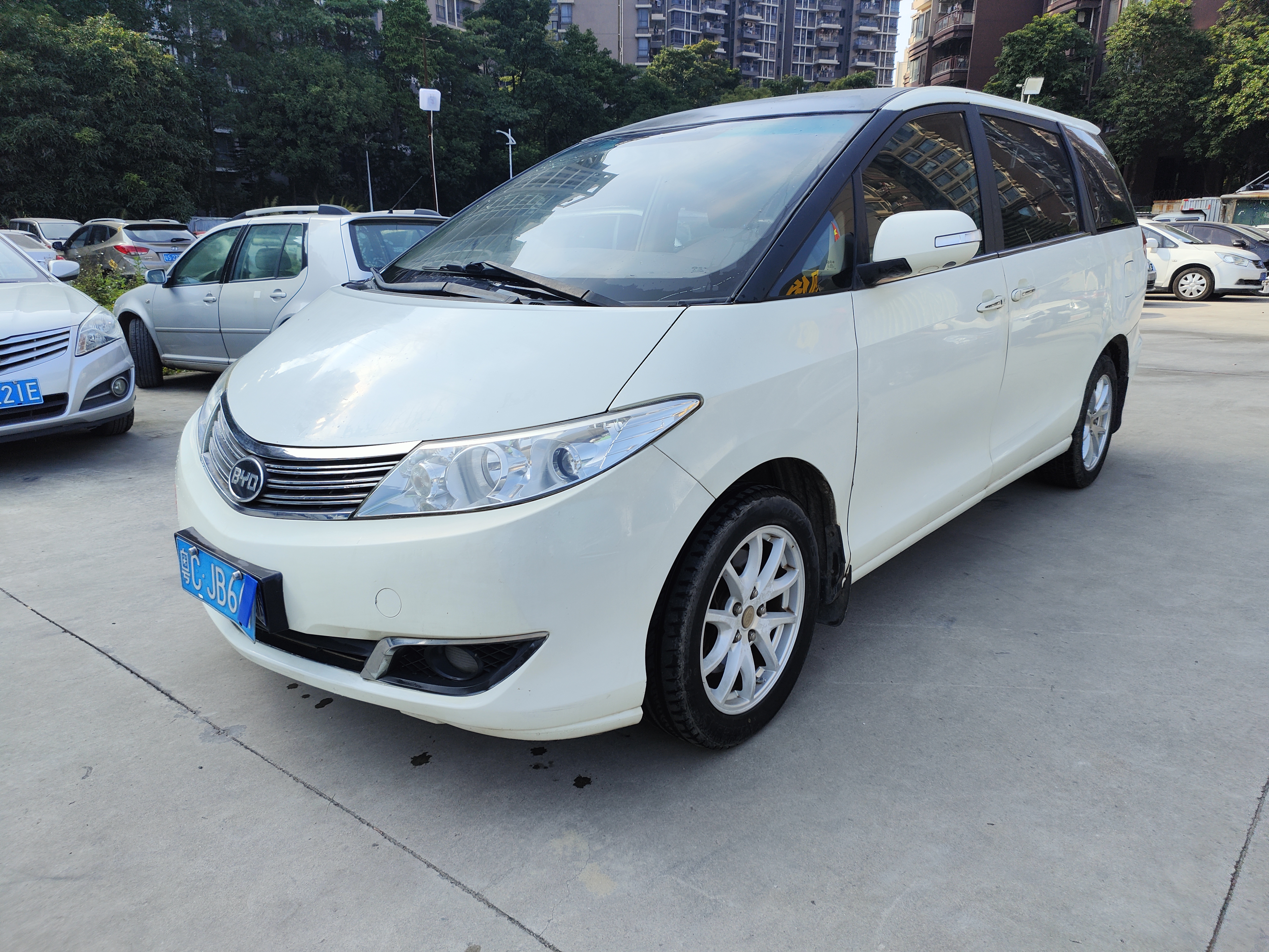BYD M6 2013 изображение автомобиля #4