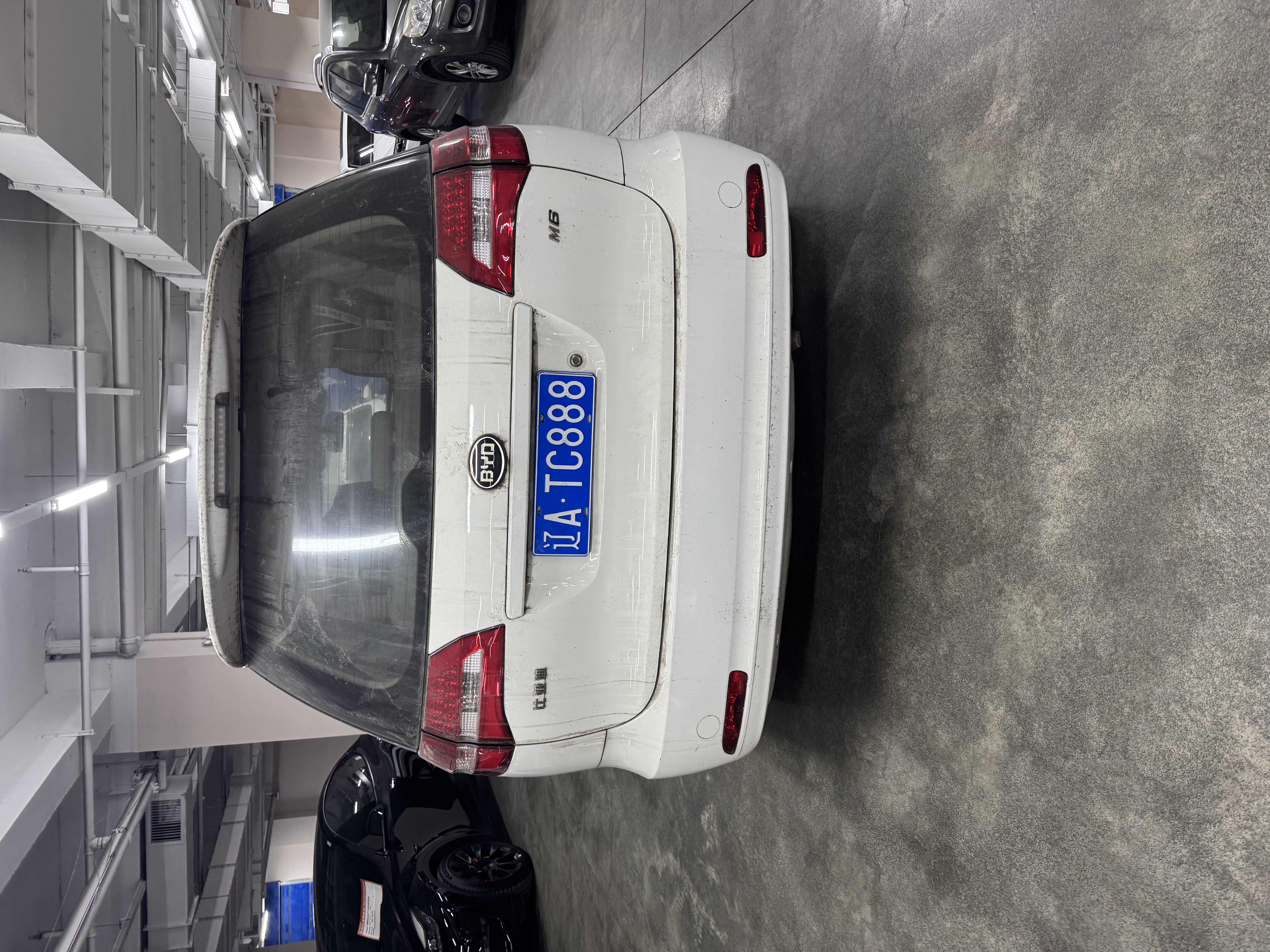BYD M6 2014 #4 BYD M6 2014 car image #4