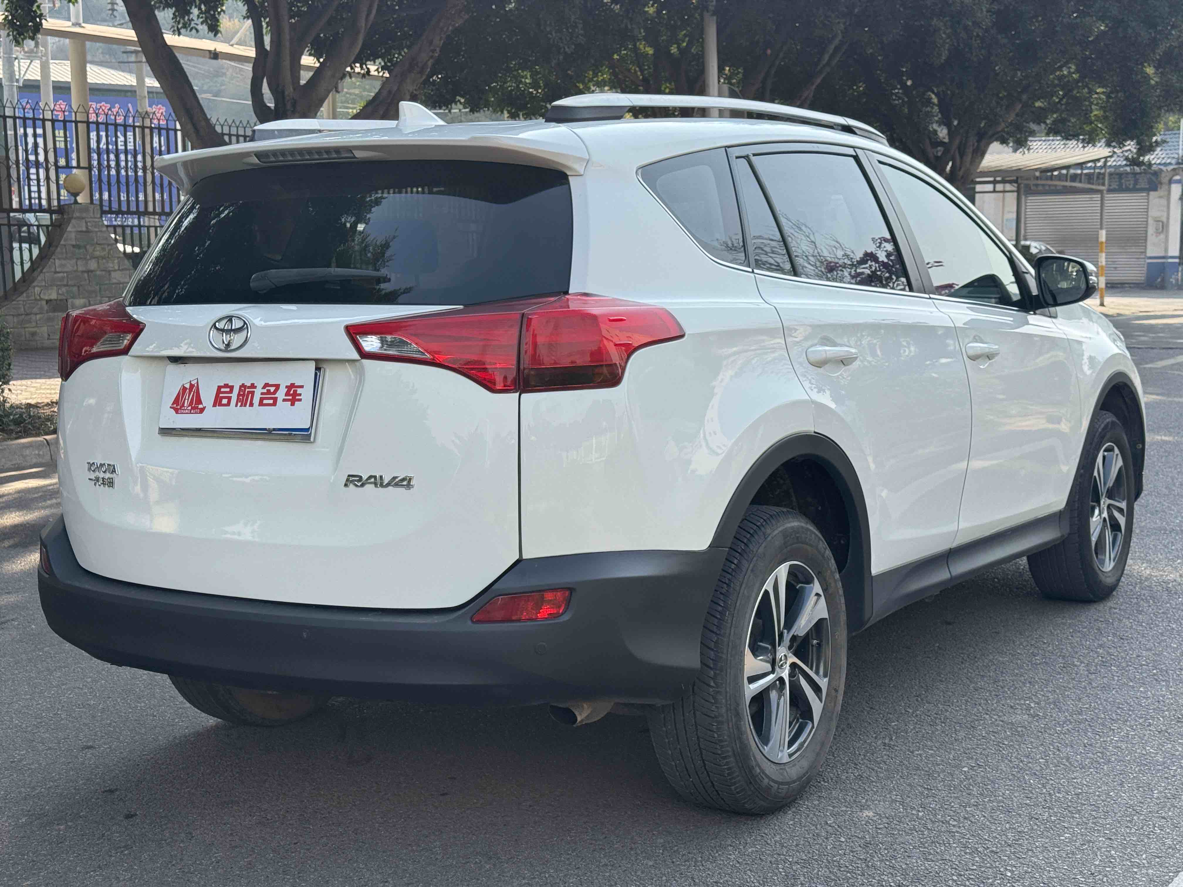 Toyota RAV4 2016 car image #4