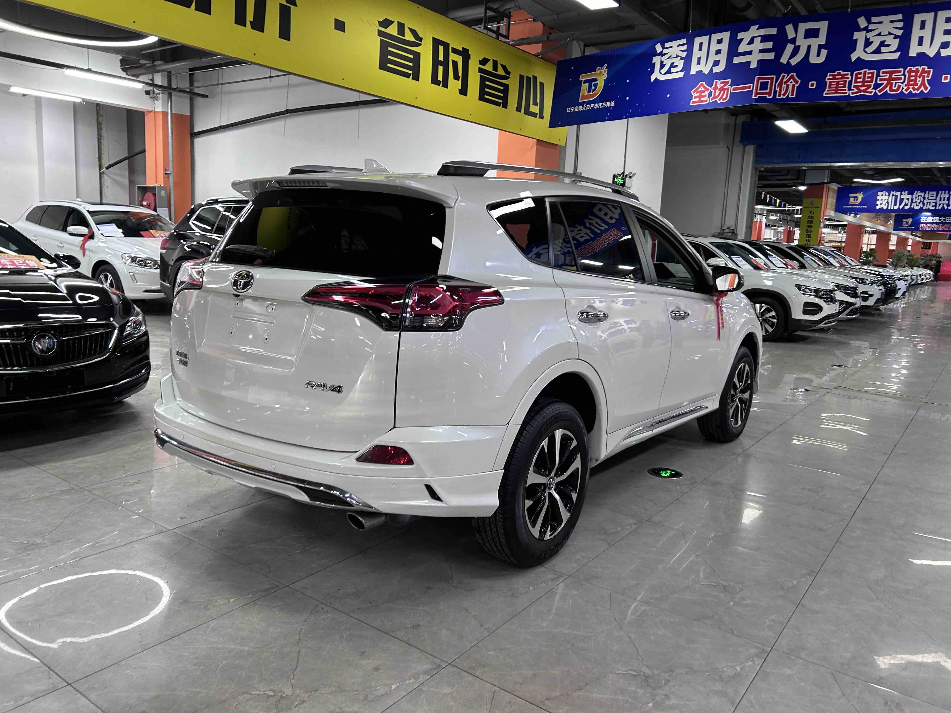 Toyota RAV4 2017 car image #4
