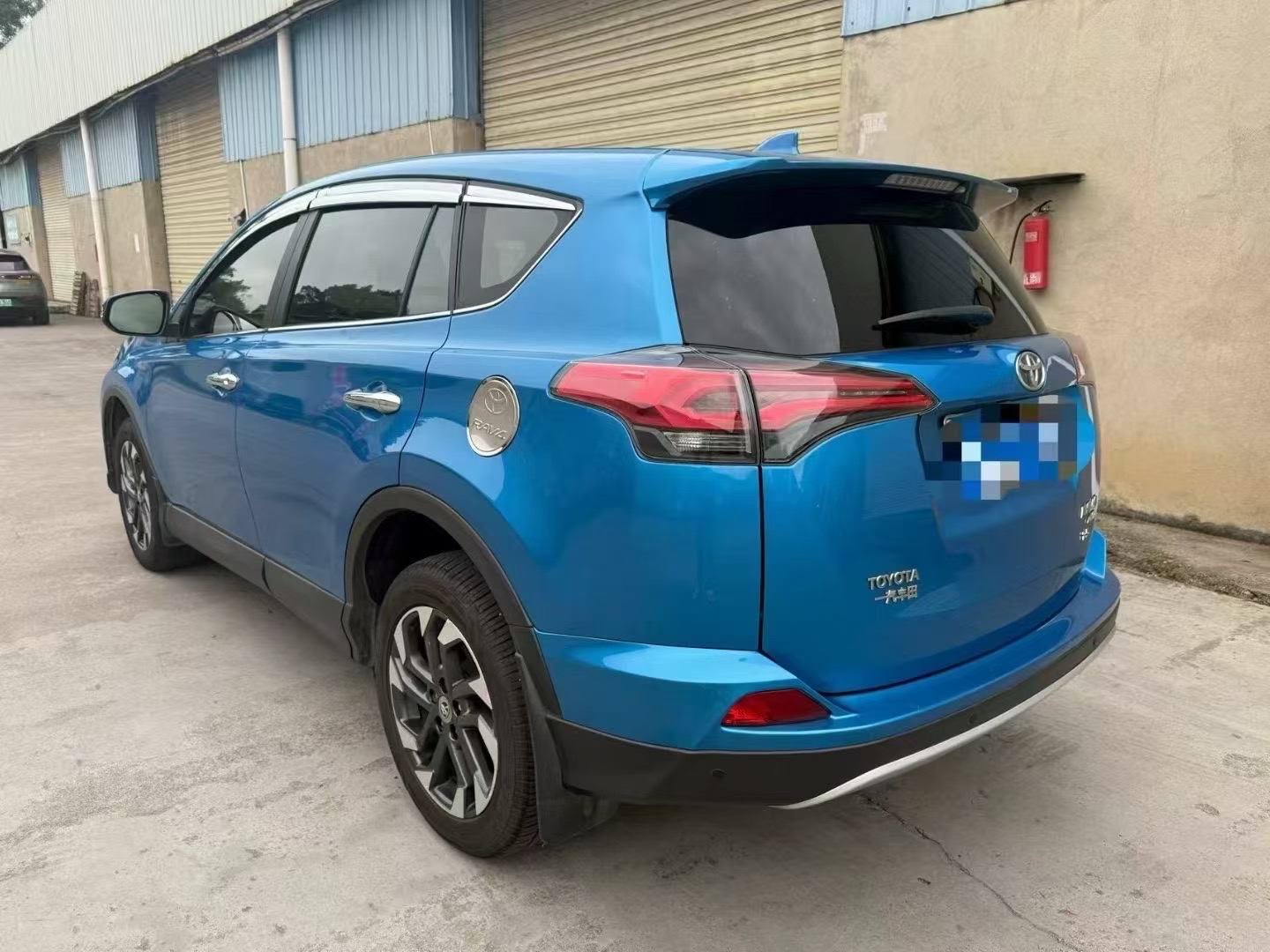 RAV4 2016 car image #4