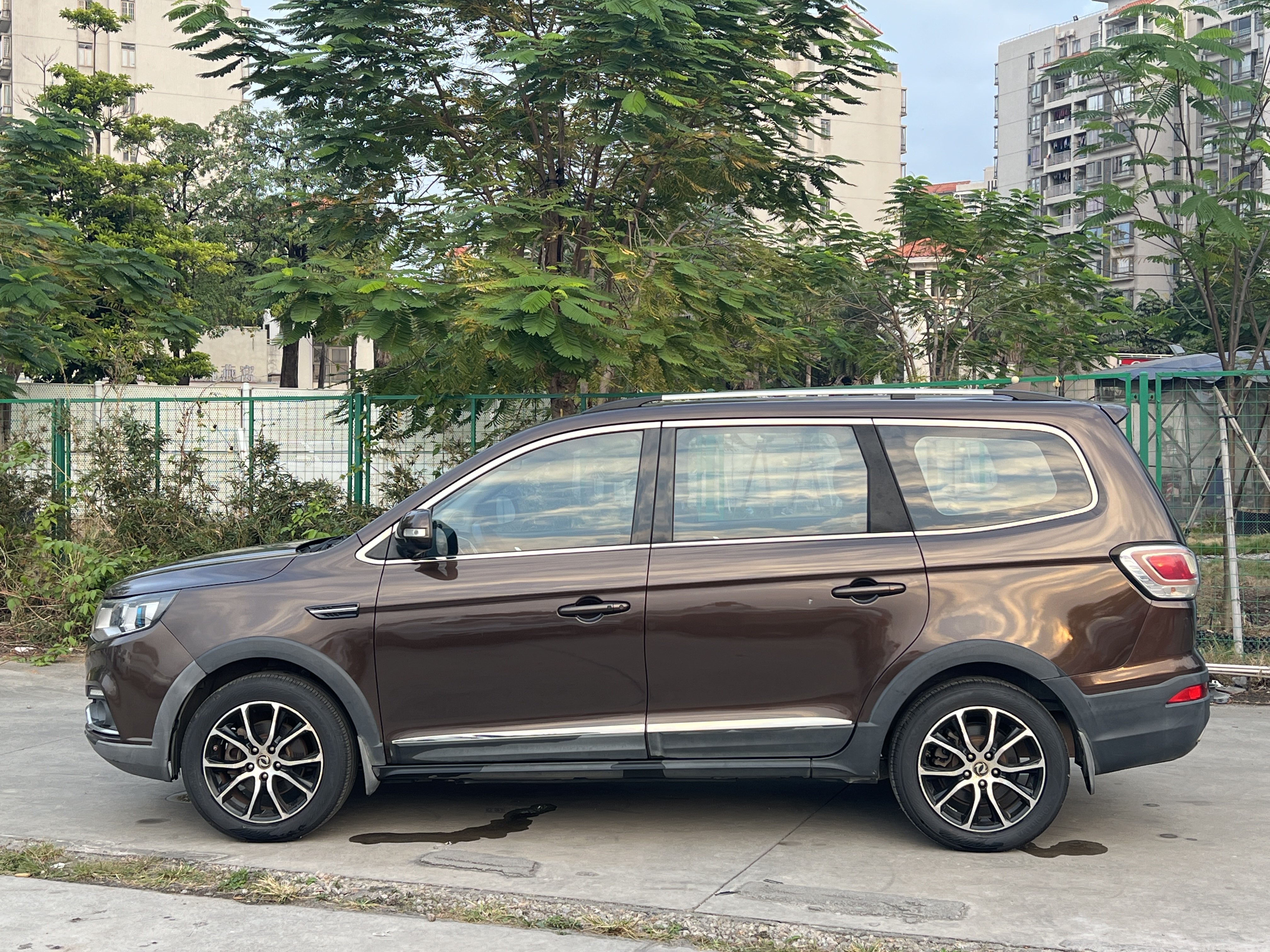 Forthing SX6 2016 car image #4