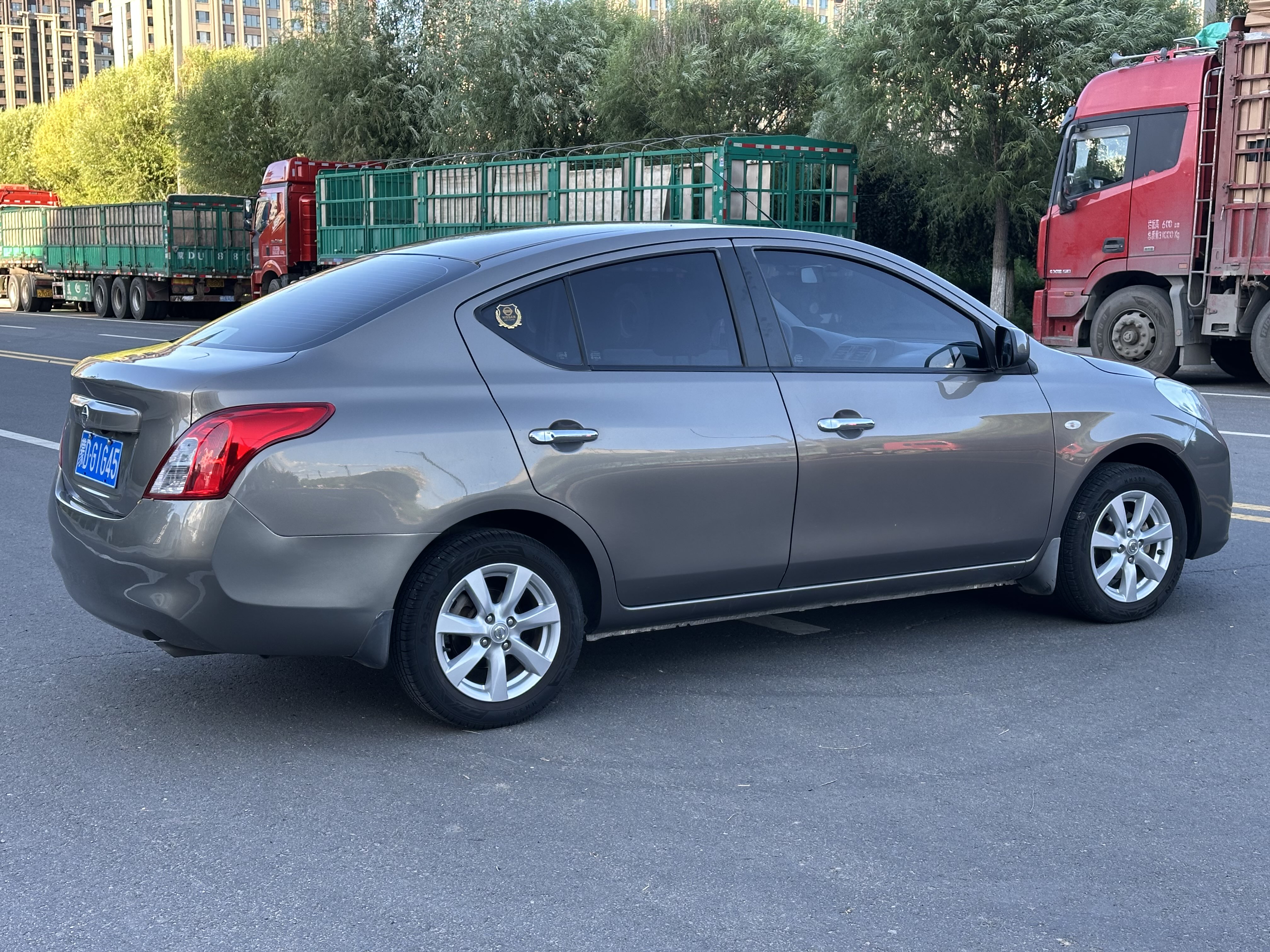 Nissan Sunny 2013 #4 Nissan Sunny 2013 car image #4