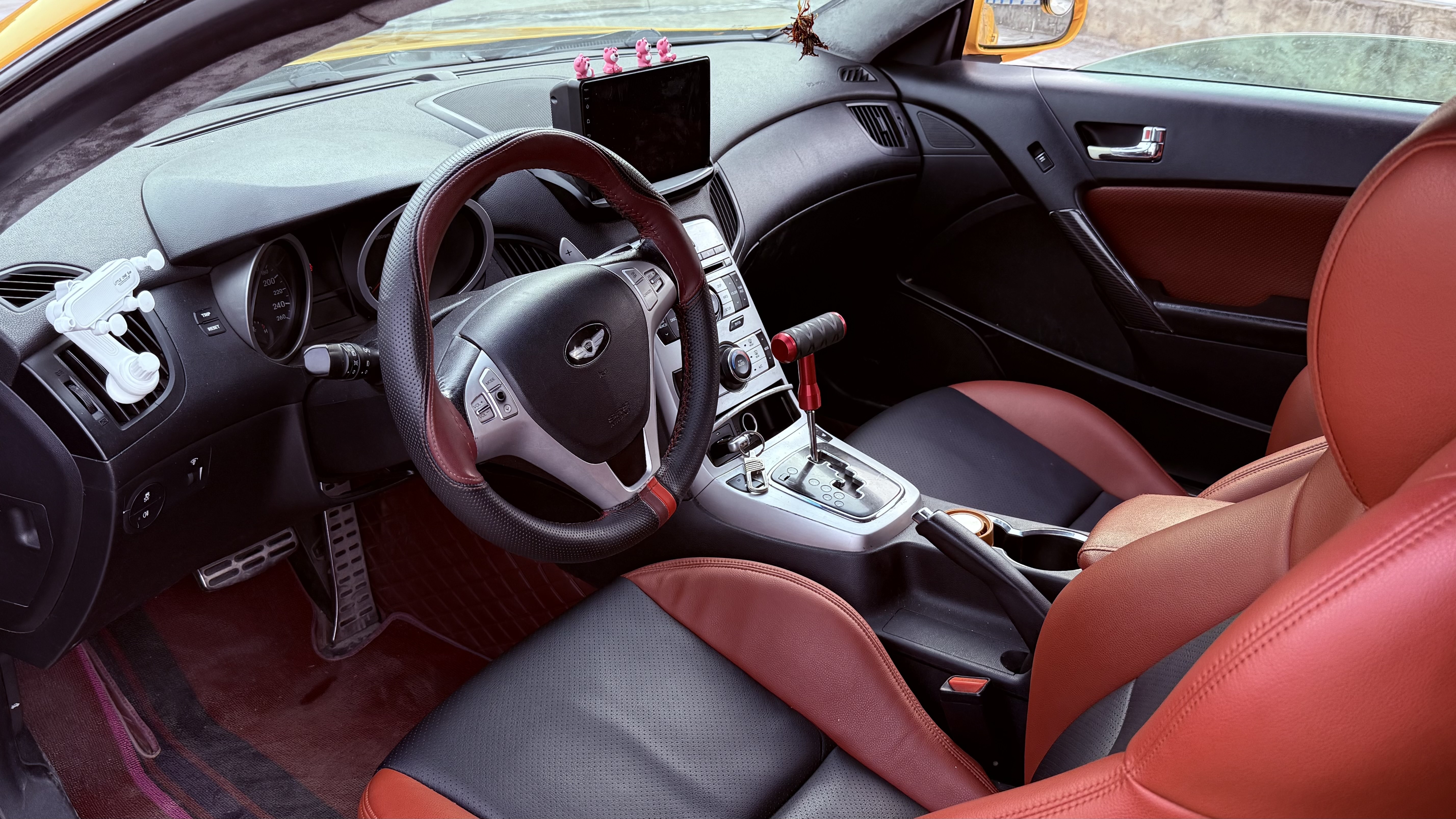 Hyundai Rohens 2010 #4 Hyundai Rohens 2010 car image #4