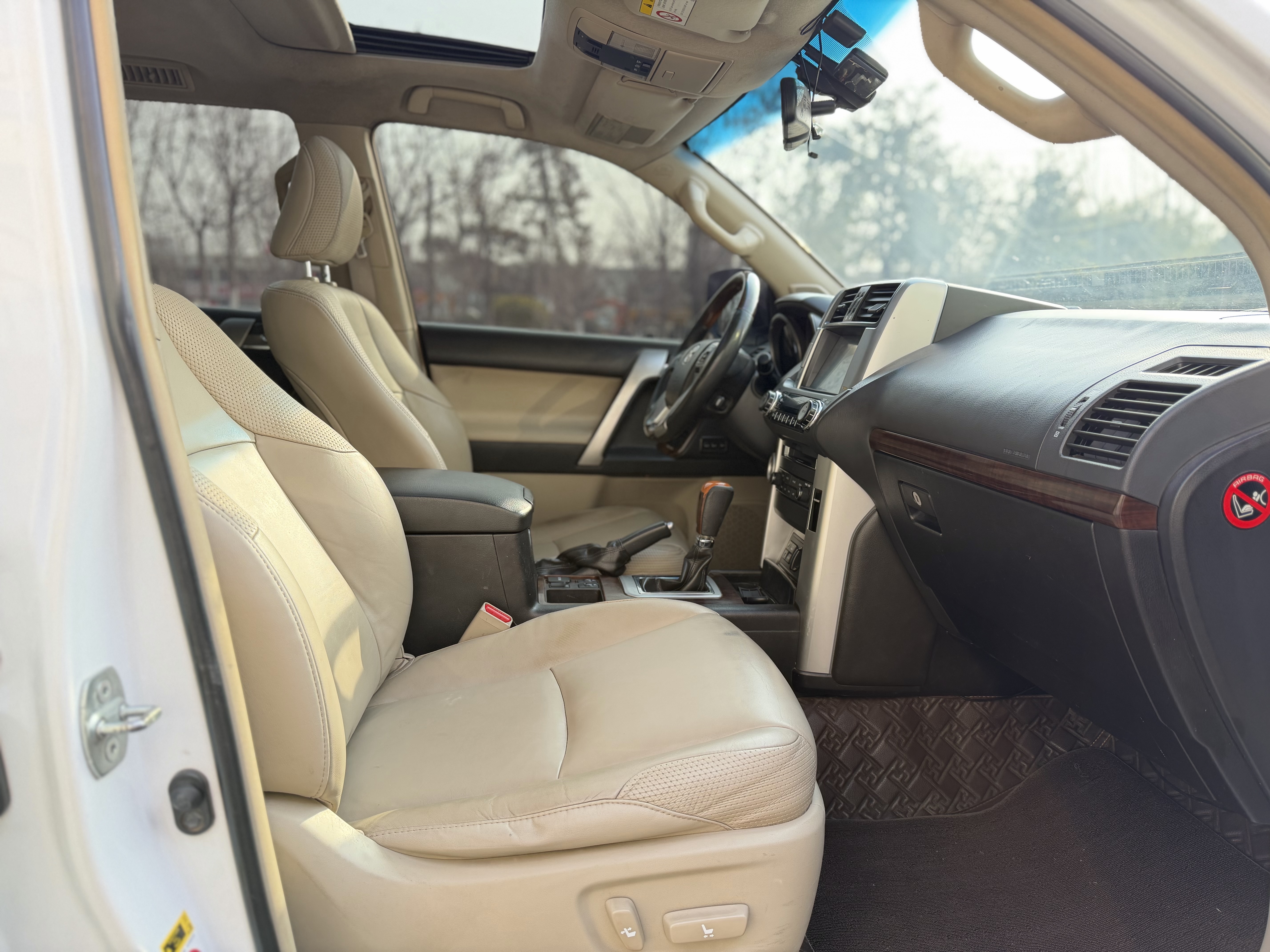 Toyota Land Cruiser Prado 2011 #4 Toyota Land Cruiser Prado 2011 car image #4