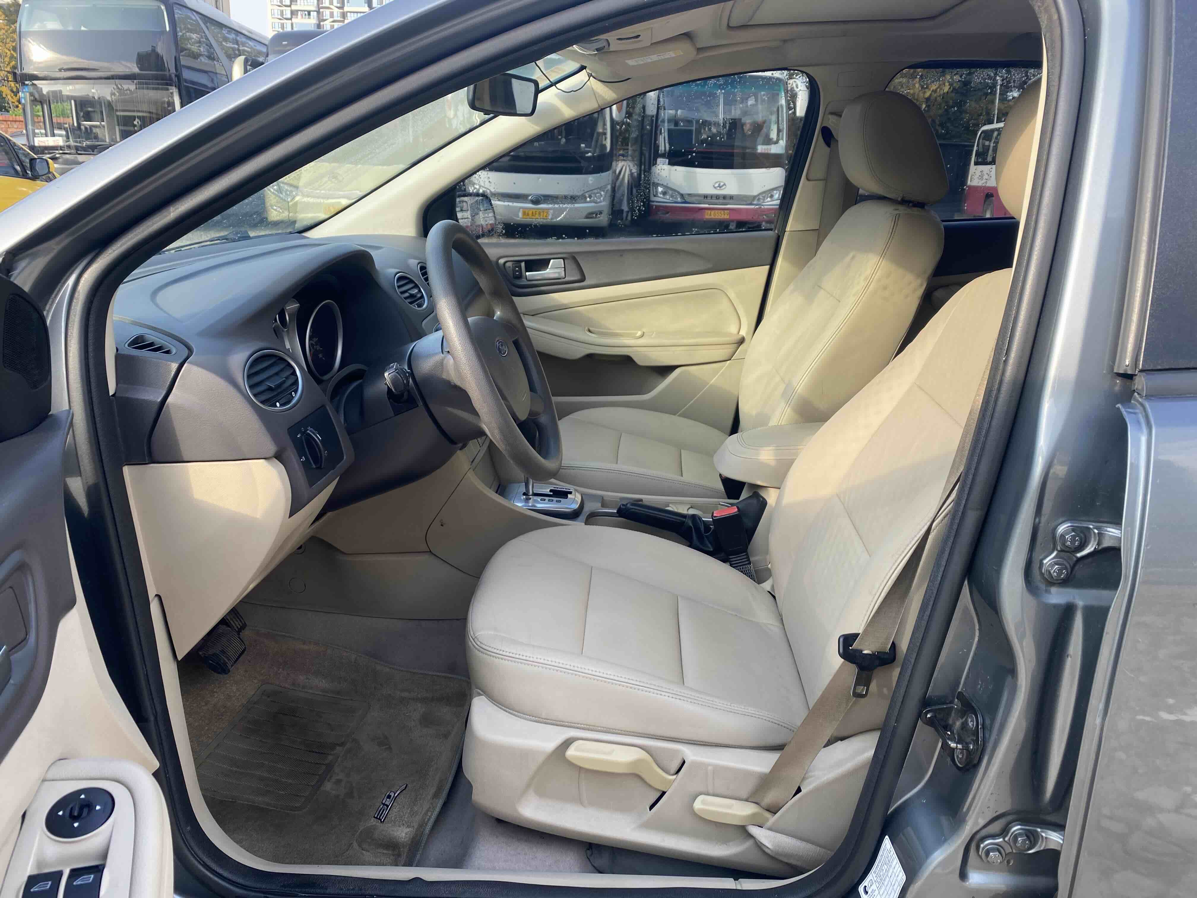 Ford Focus 2012 car image #4