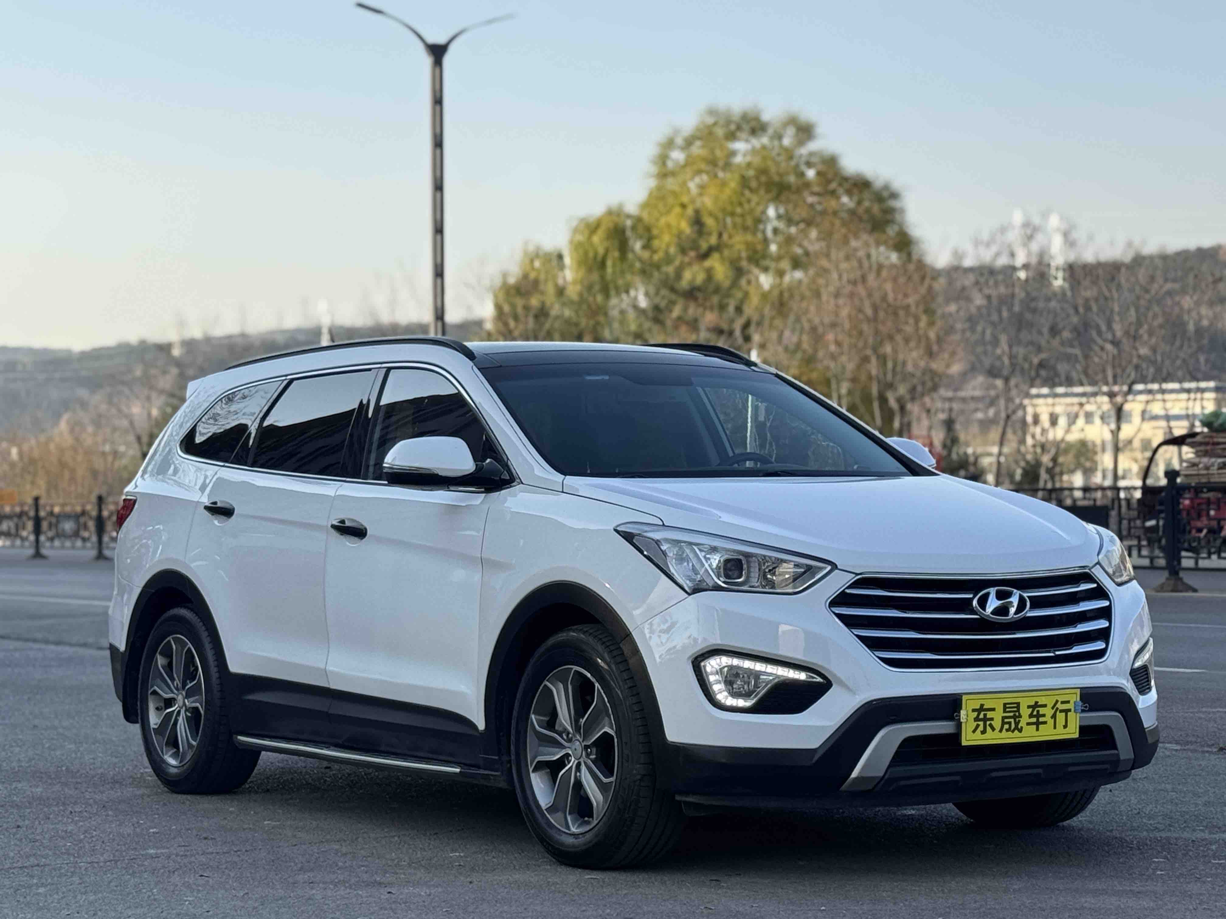 Hyundai Grand Santa Fe 2016 car image #4