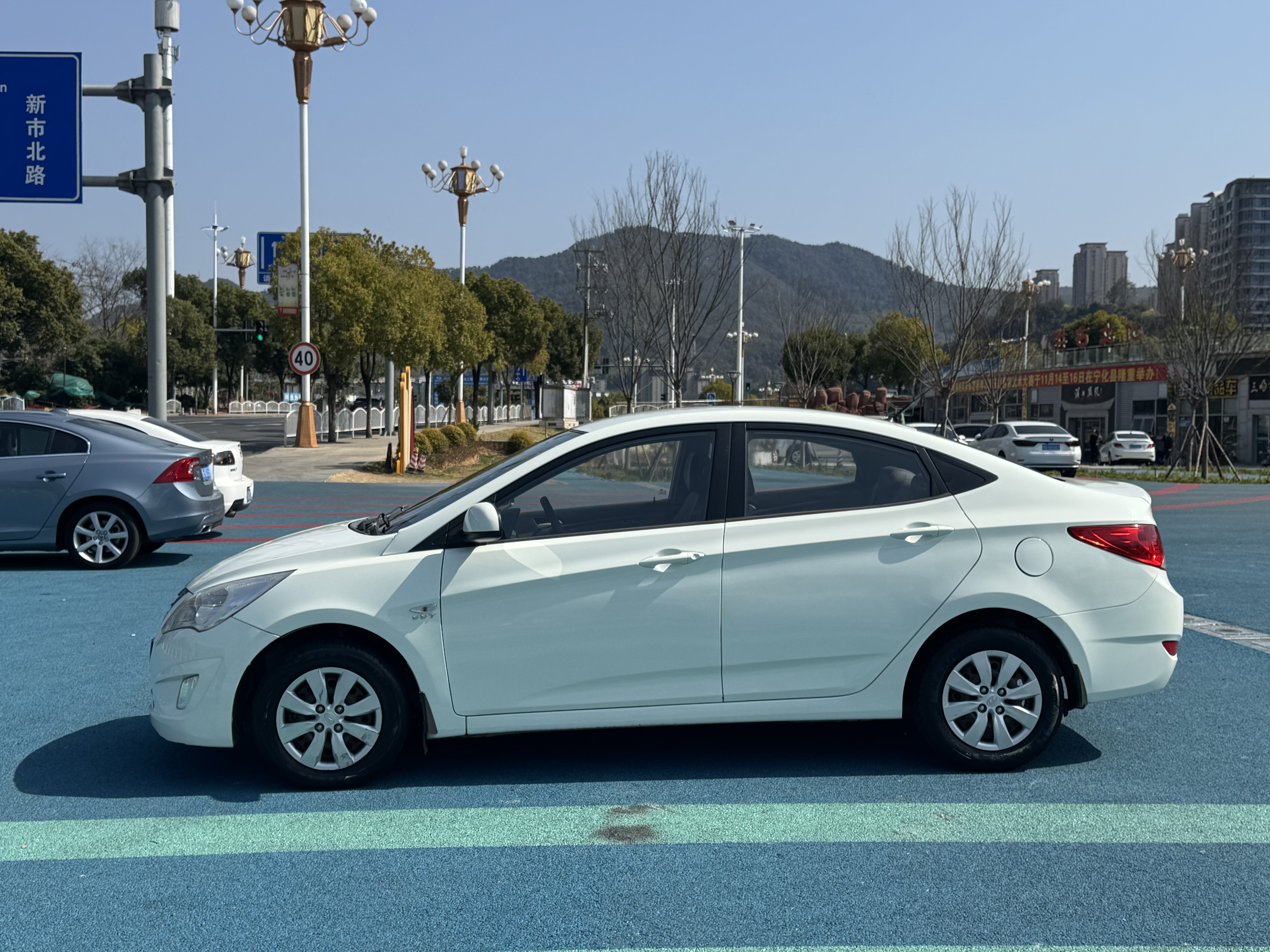 Hyundai Reina 2012 car image #4