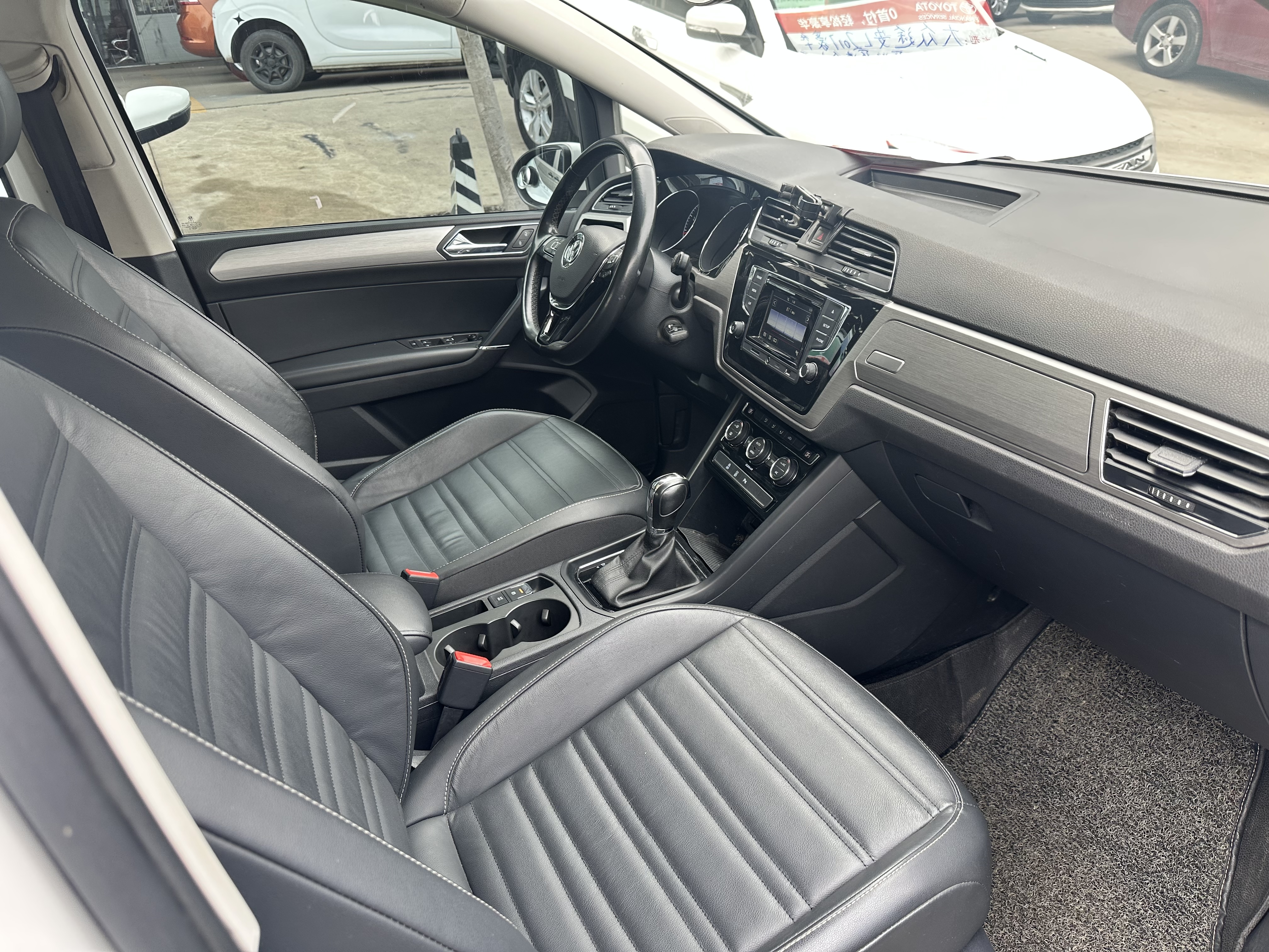 Volkswagen Touran 2017 #4 Volkswagen Touran 2017 car image #4