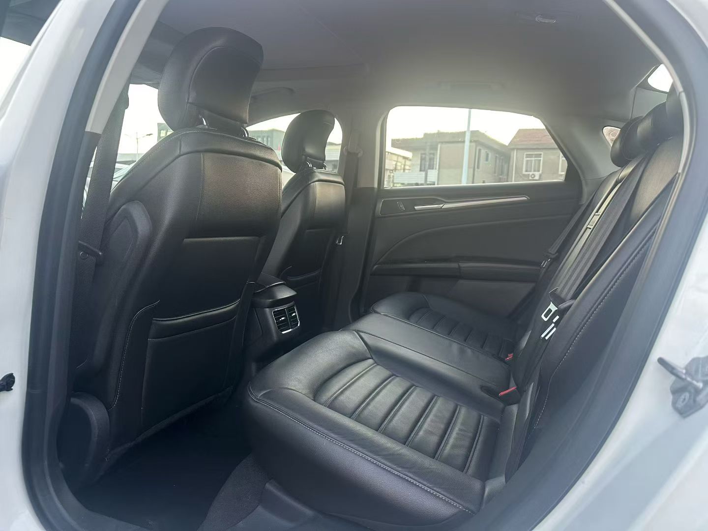 Ford Mondeo 2014 car image #4