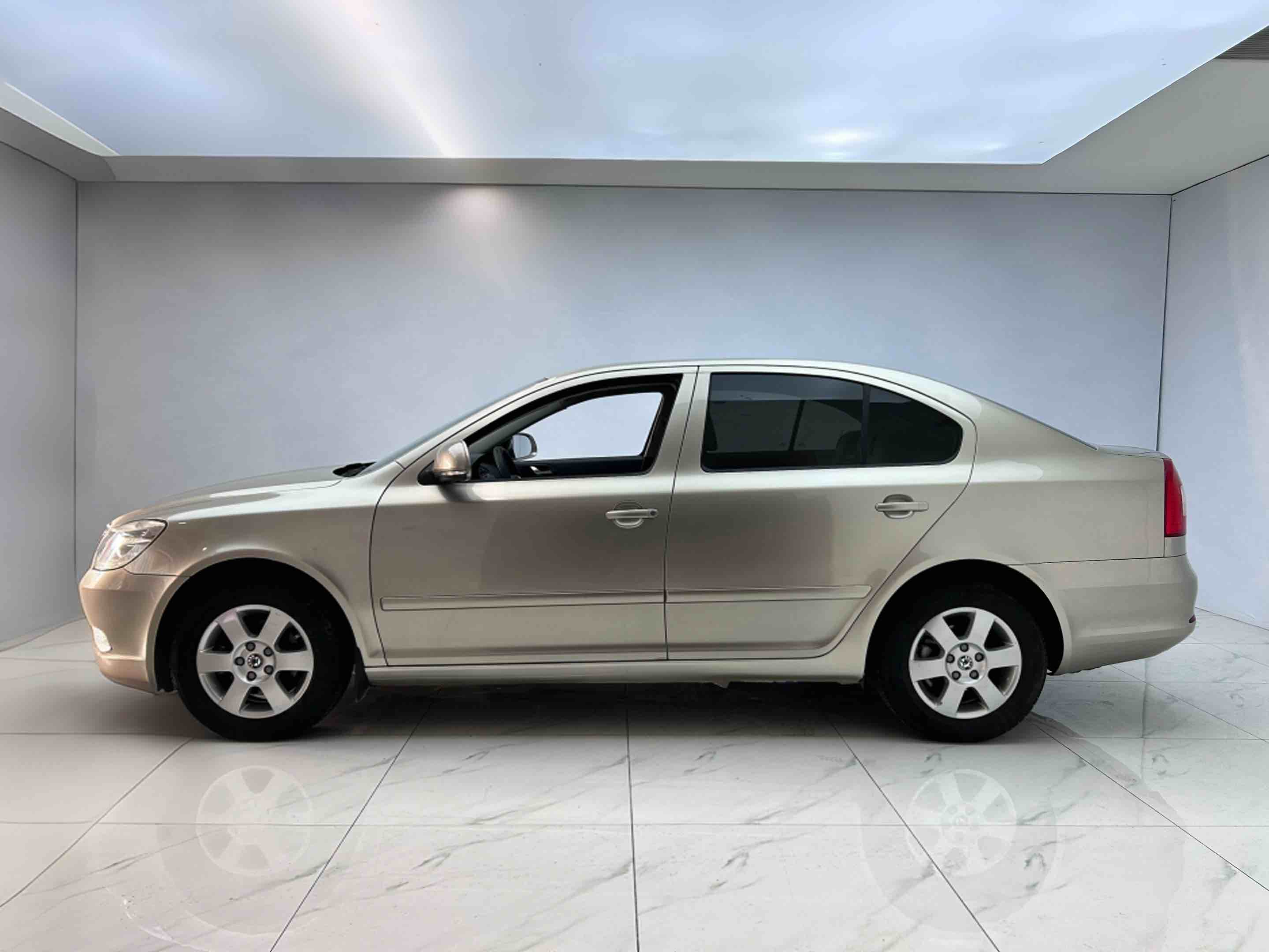 Skoda Octavia 2012 car image #4