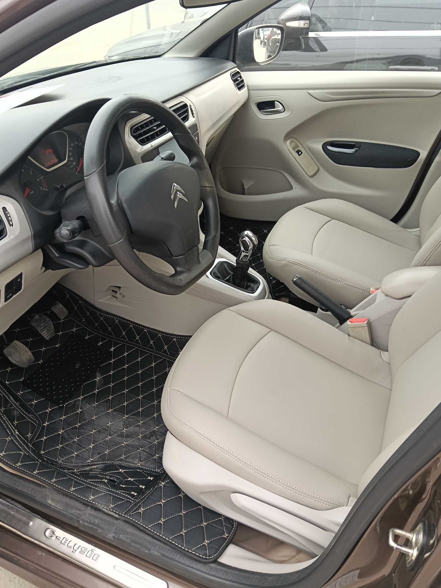 Citroen C-Elysée 2014 imagem de carro #4