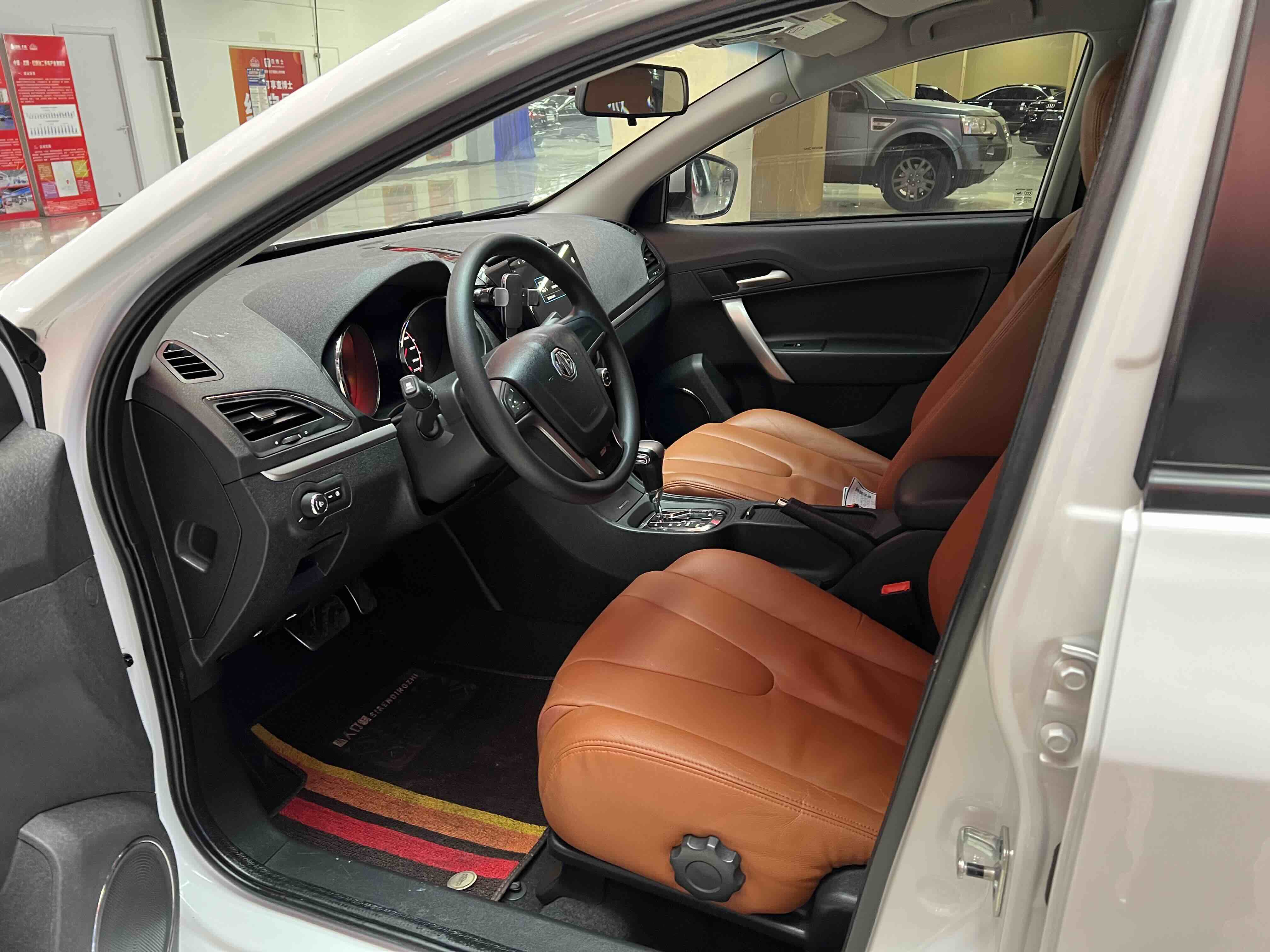 MG 5 2014 #4 MG 5 2014 car image #4