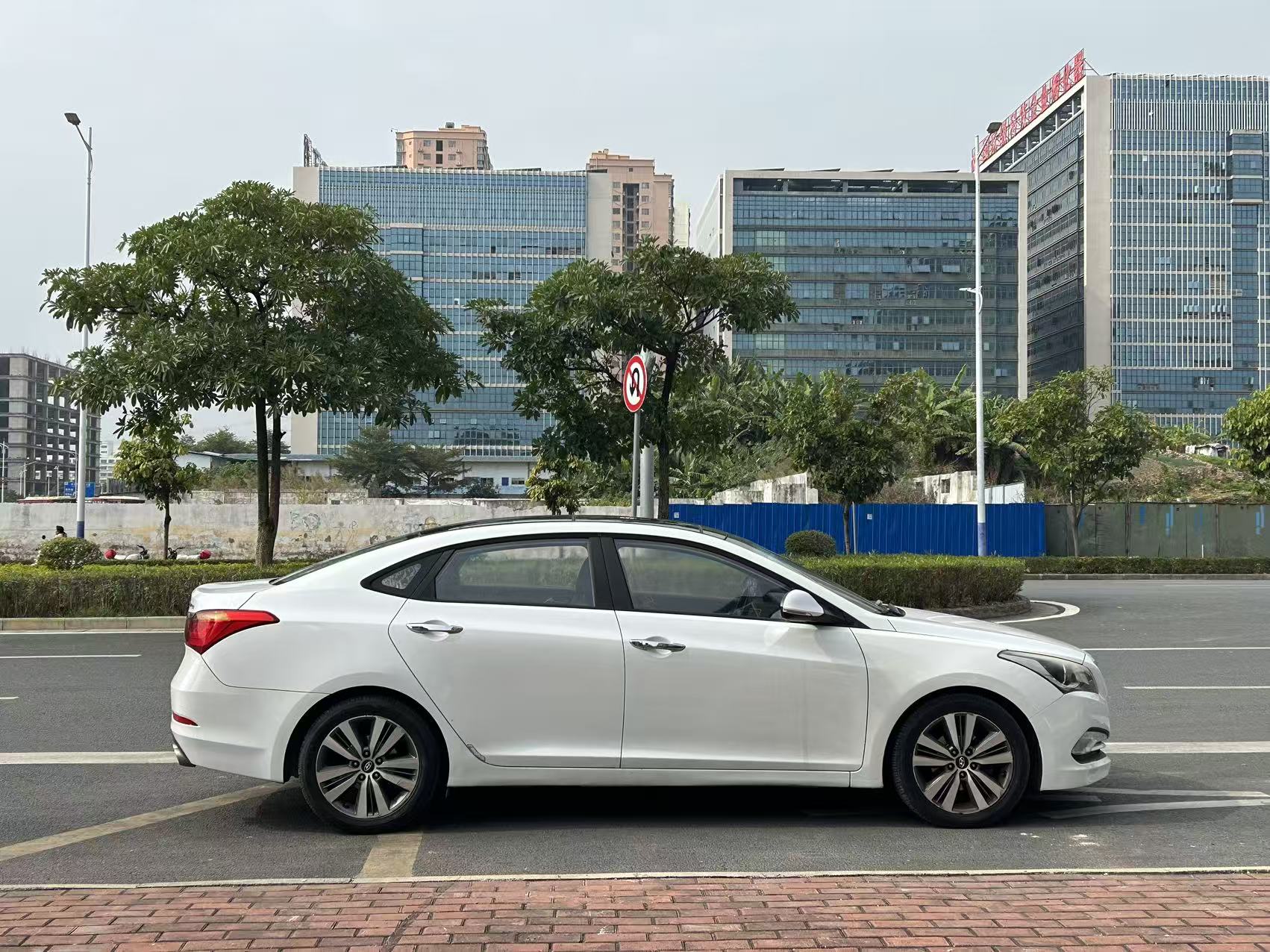 Hyundai Mistra 2014 car image #4