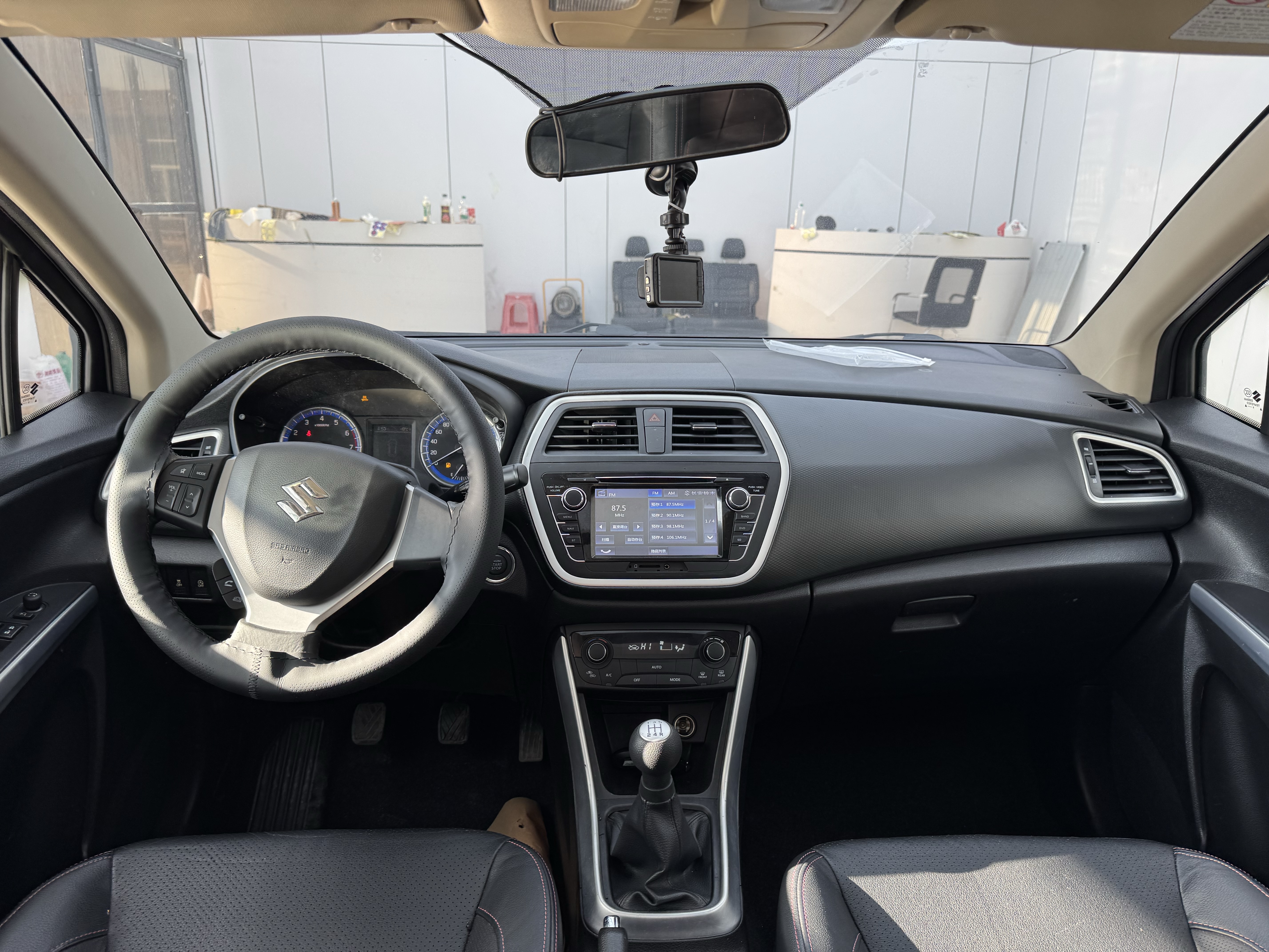 Suzuki S-Cross 2016 صورة سيارة #4