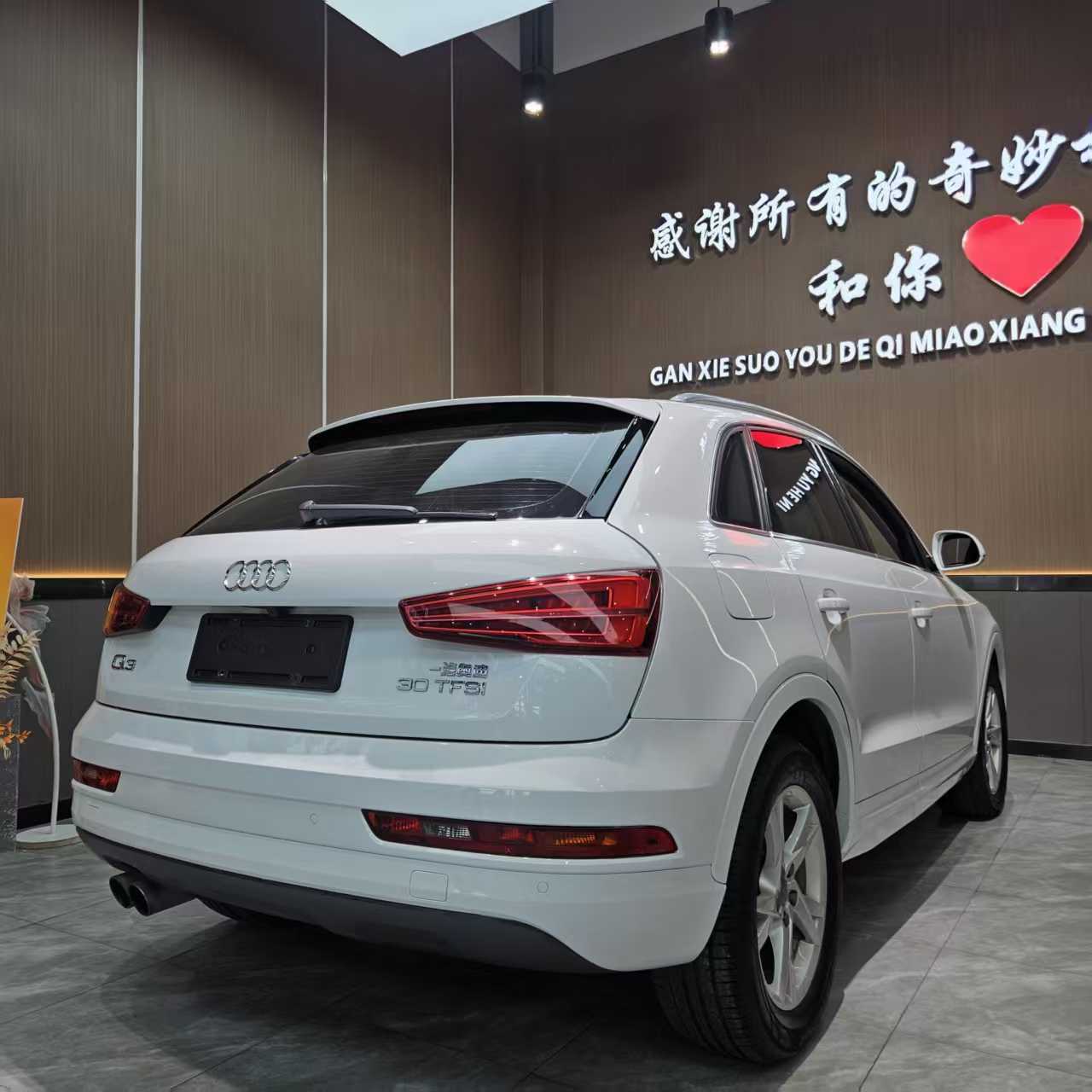 Audi Q3 2018 car image #4
