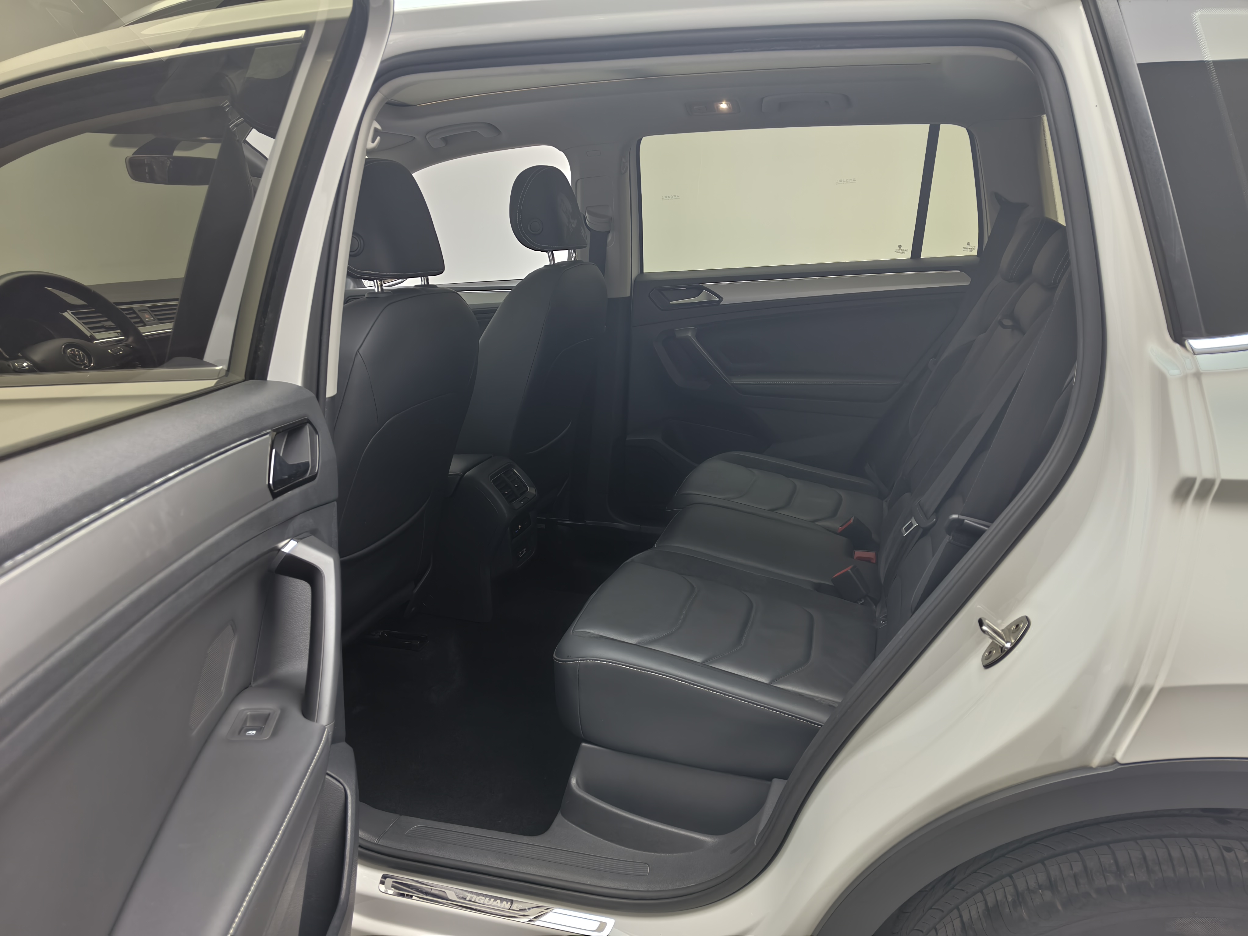 Volkswagen Tiguan L 2018 car image #4