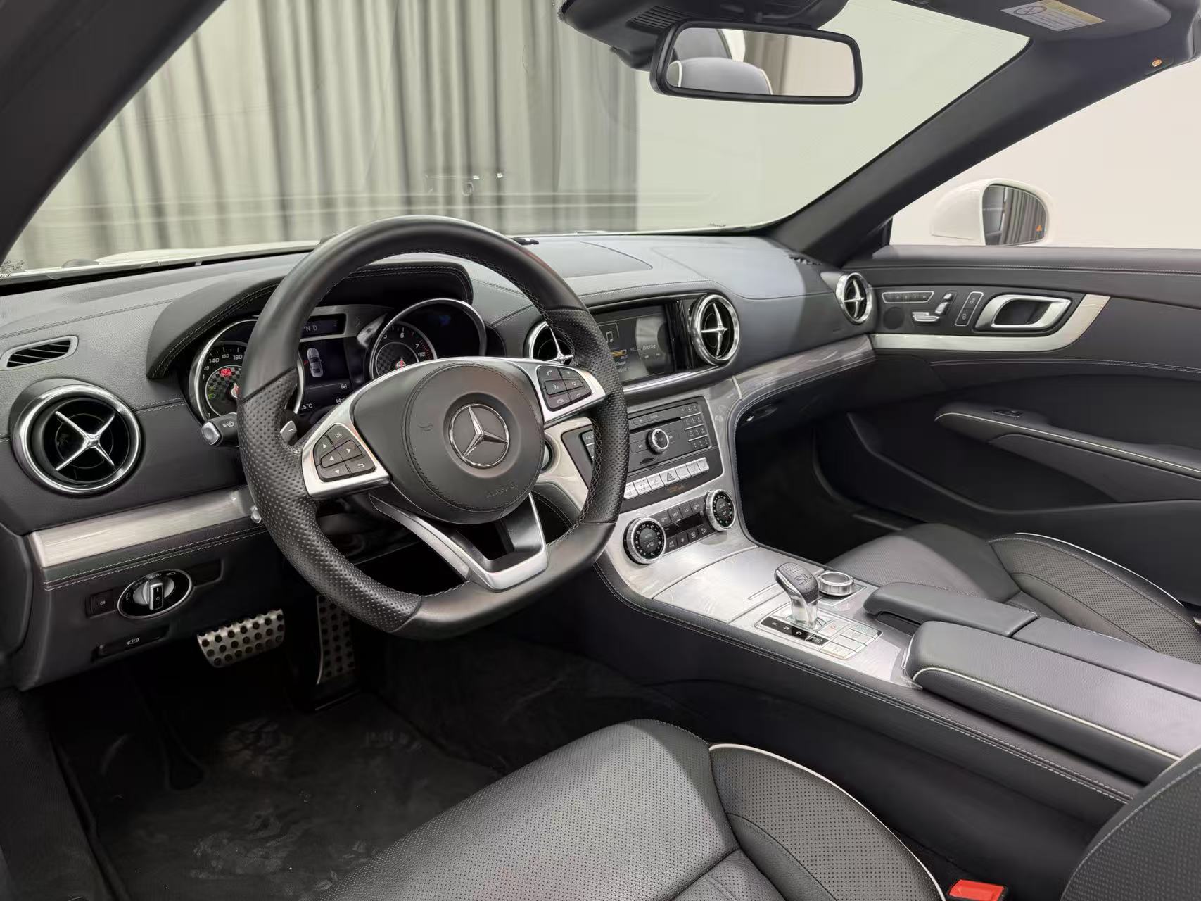 Mercedes-Benz SL Class 2017 car image #4