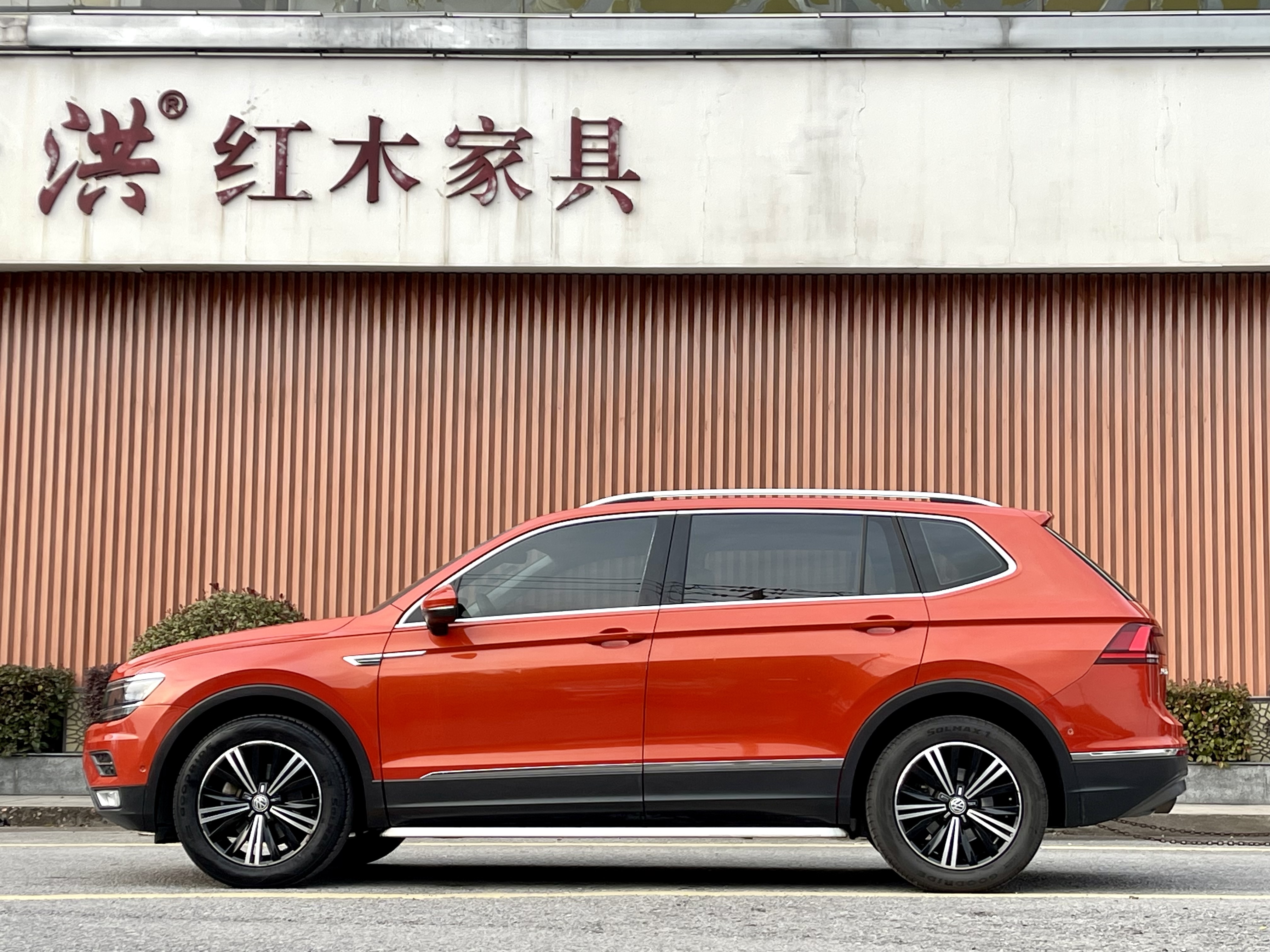 Volkswagen Tiguan L 2017 immagine di auto #4