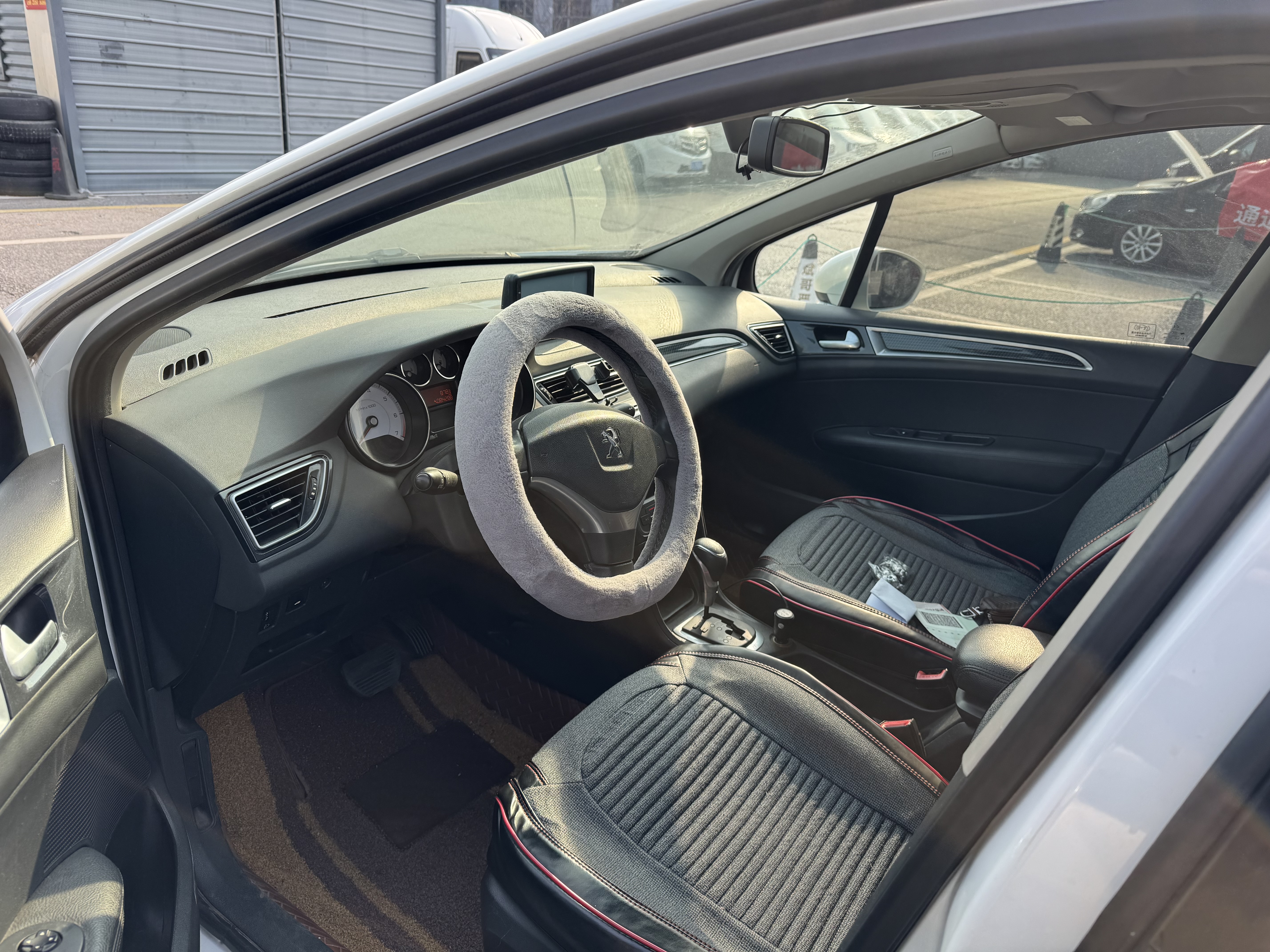 Peugeot 308 2014 car image #4