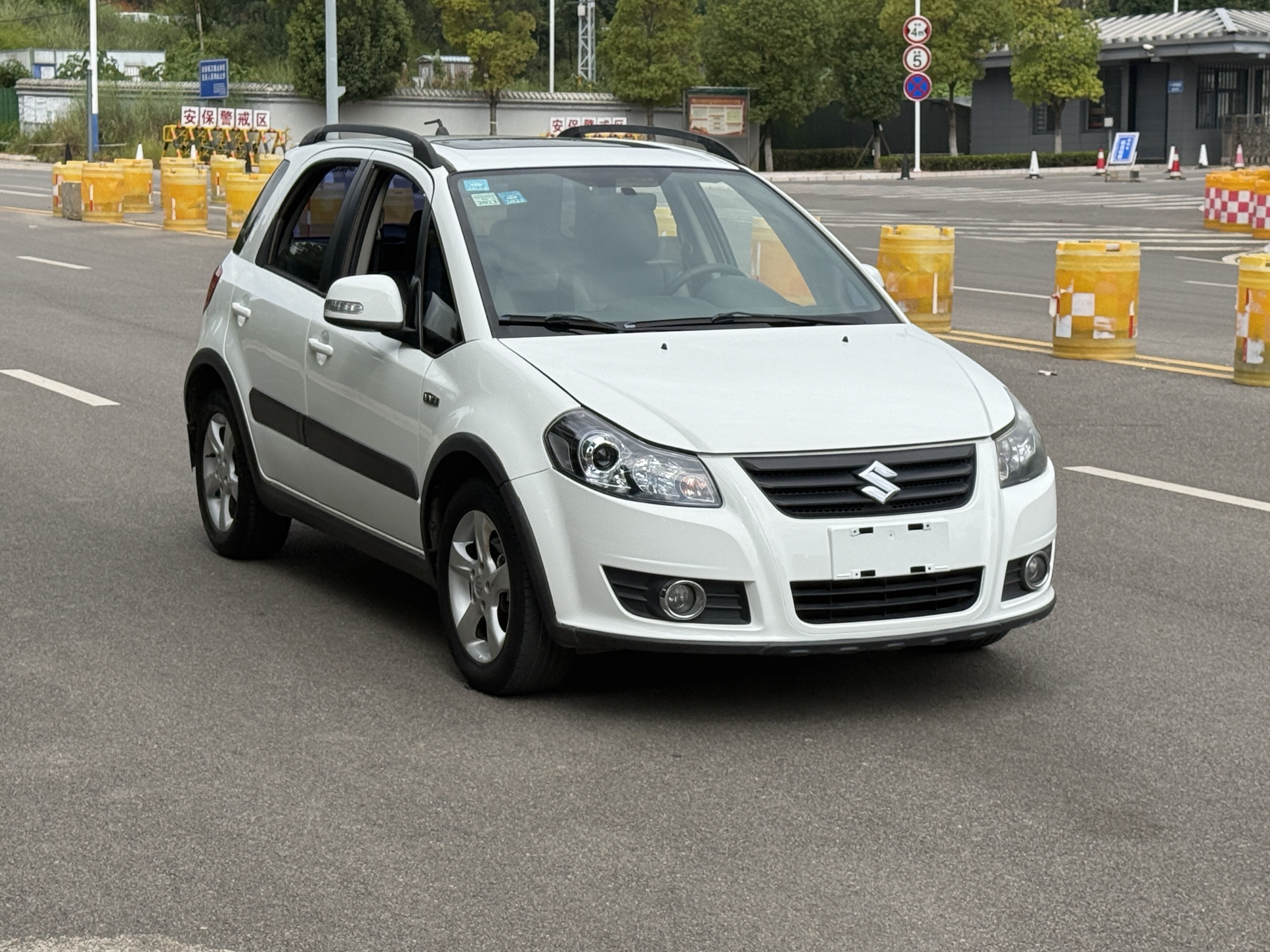 Suzuki SX4 Sedan 2011 imagen de coche #4