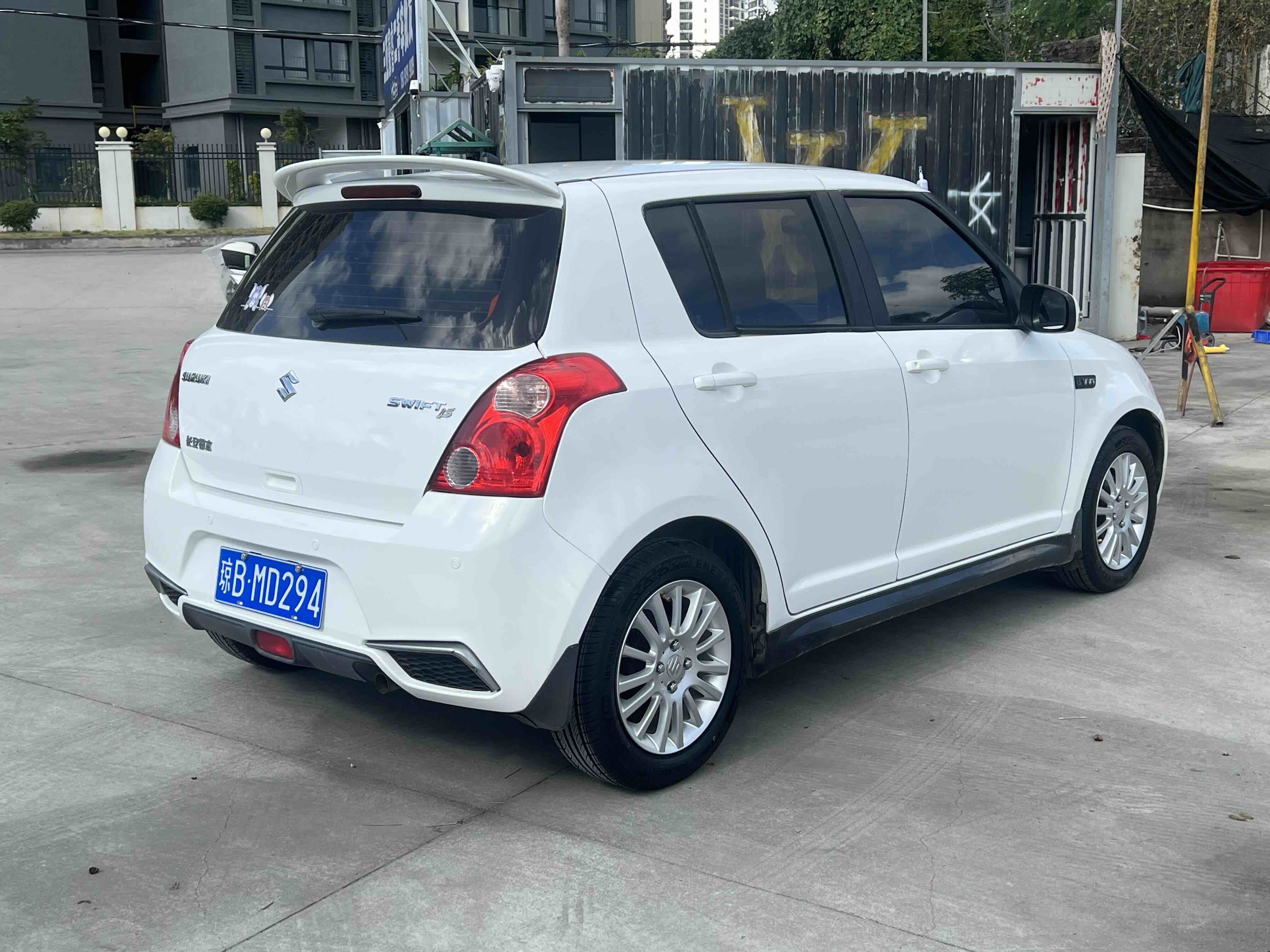 Suzuki Swift 2015 car image #4