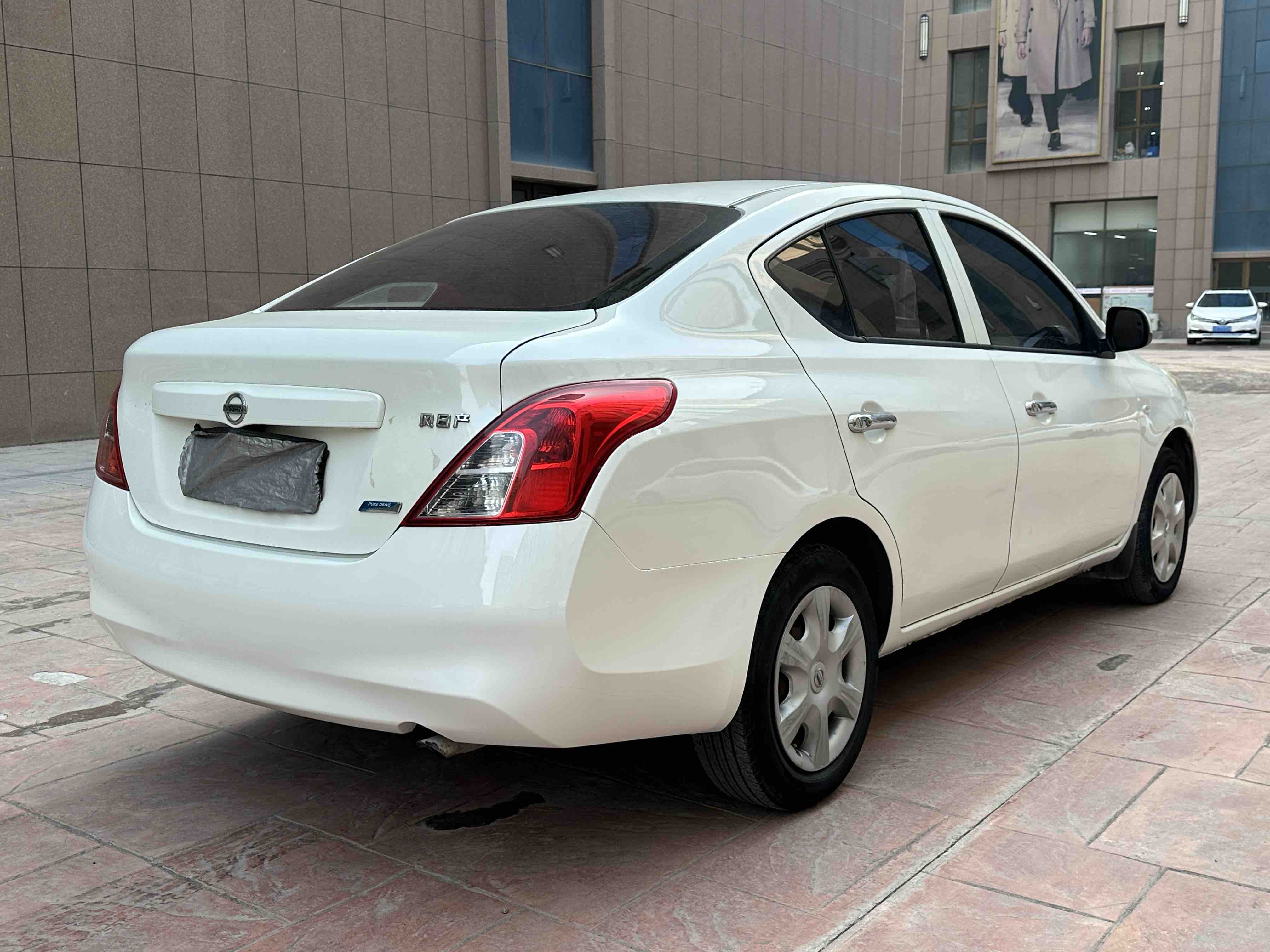 Nissan Sunny 2013 #4 Nissan Sunny 2013 car image #4