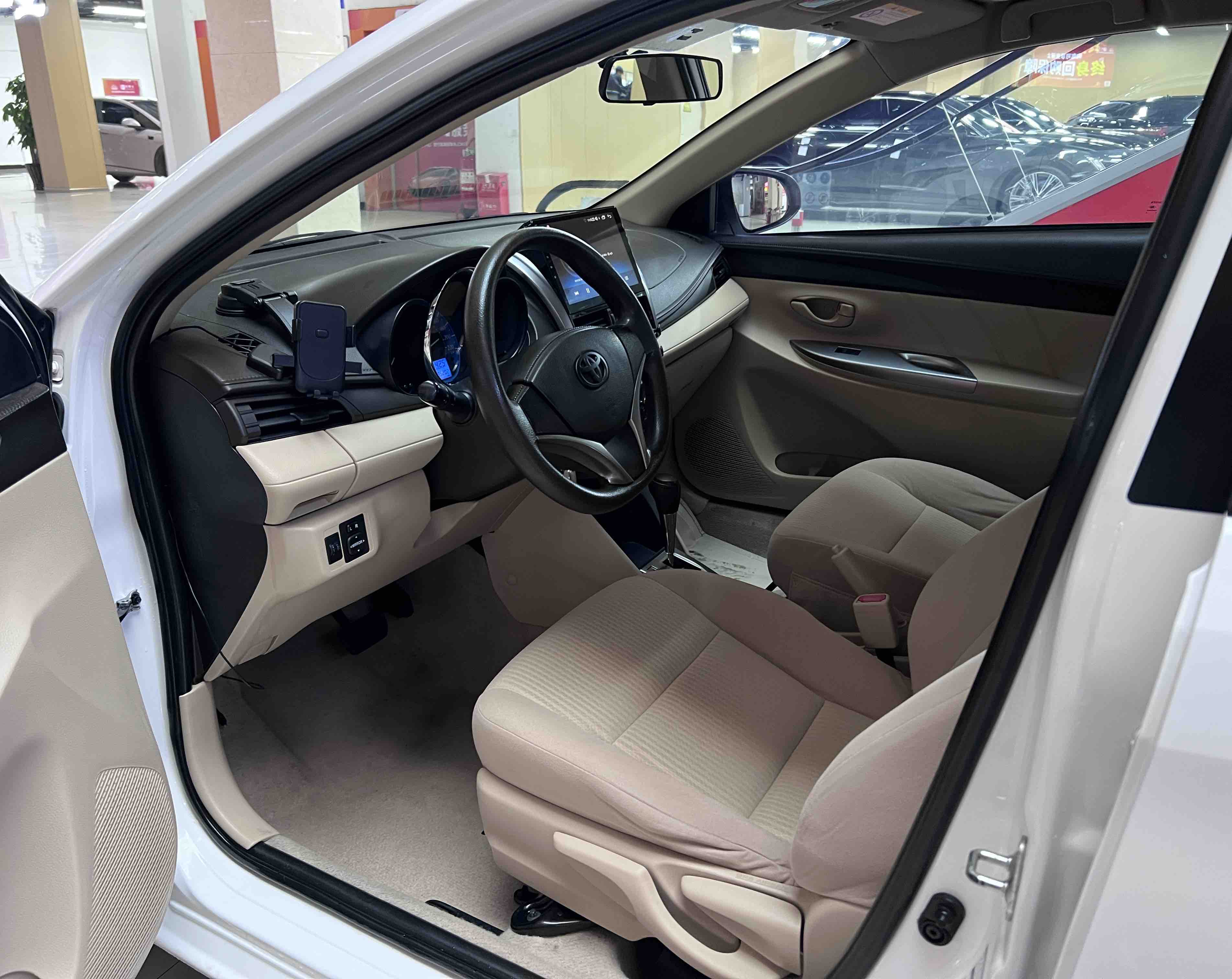 Yaris L Zhixuan 2014 #4 Yaris L Zhixuan 2014 car image #4