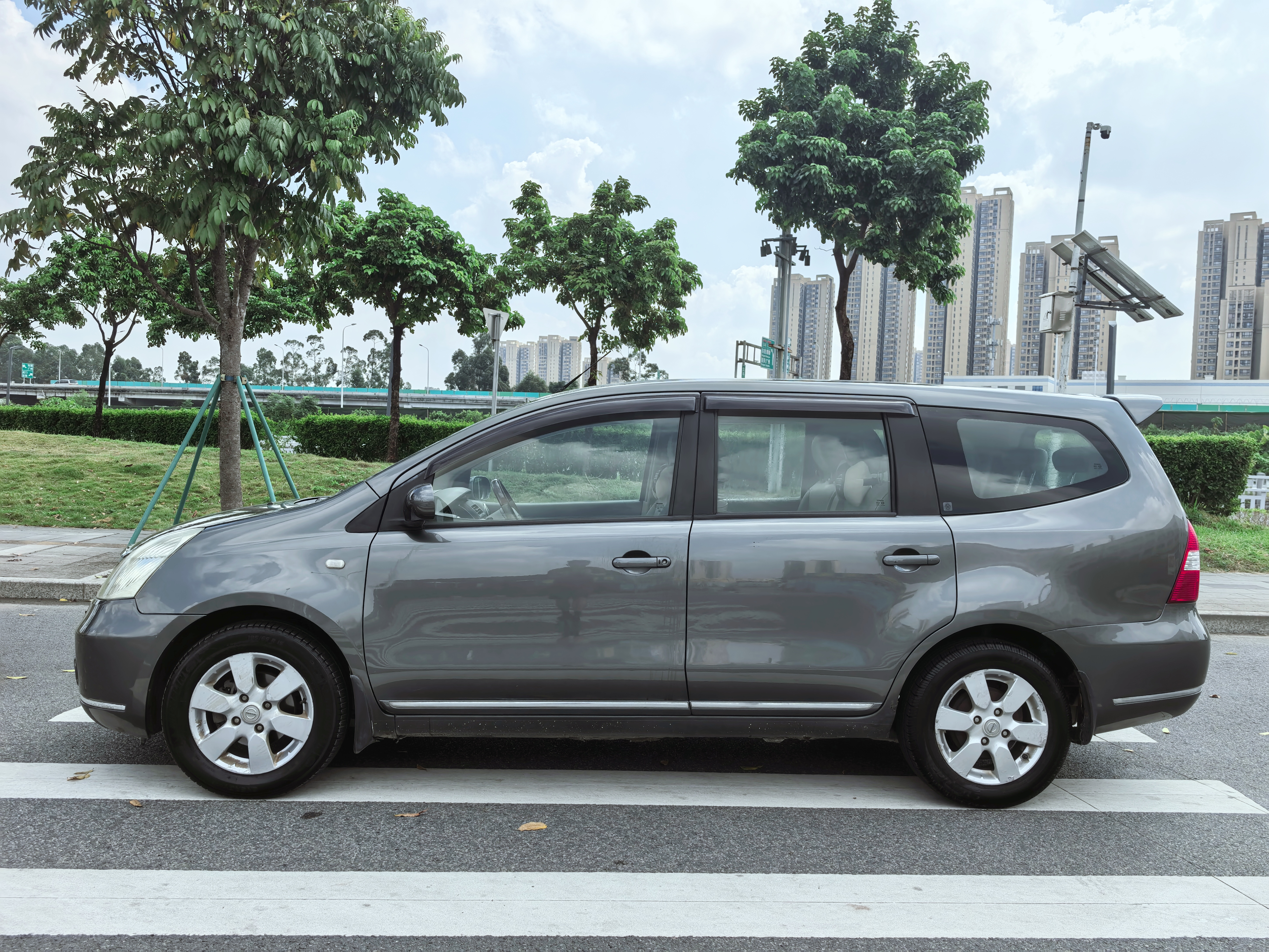 Nissan Livina Geniss 2007 car image #4