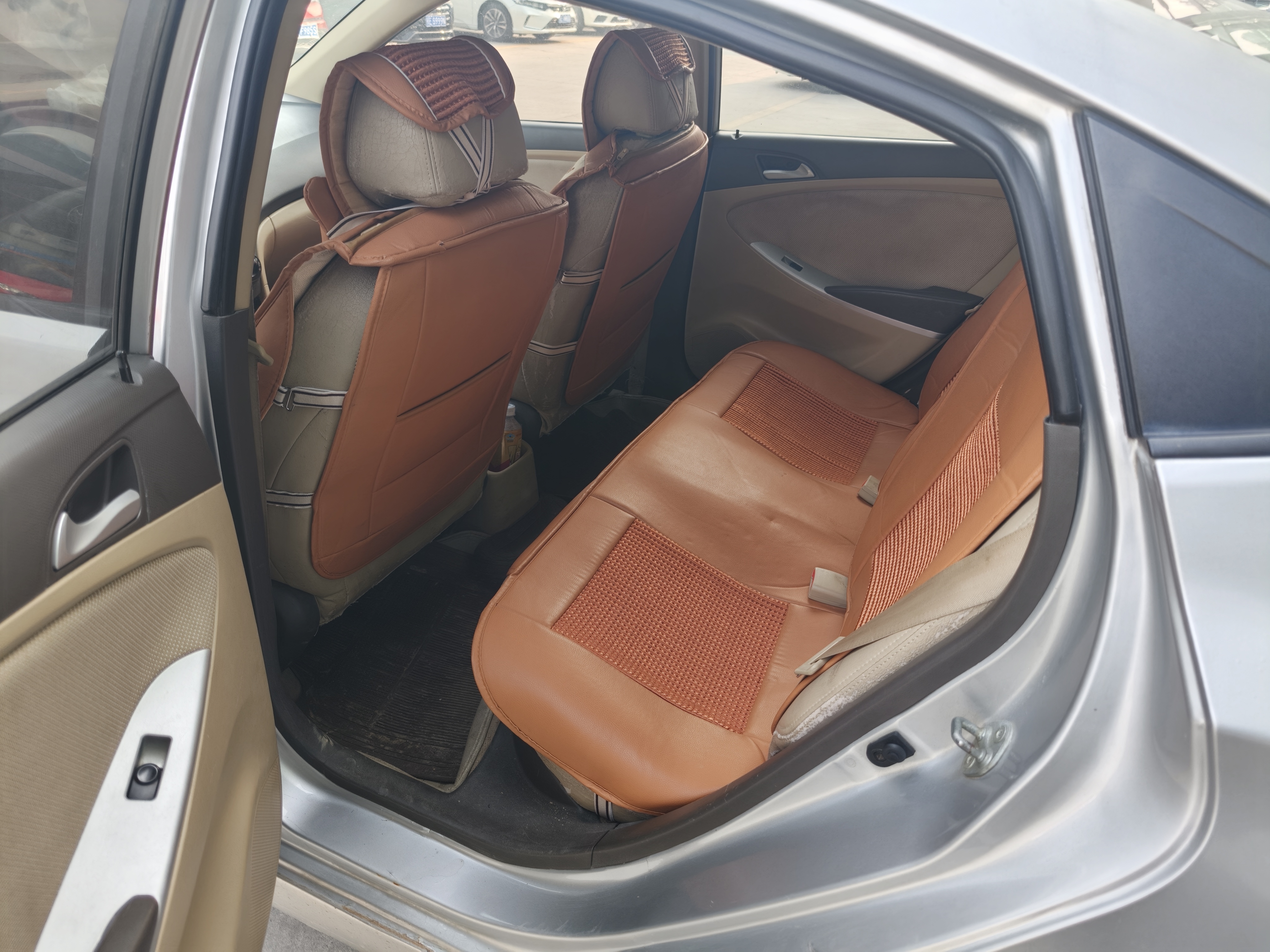 Hyundai Reina 2010 car image #4