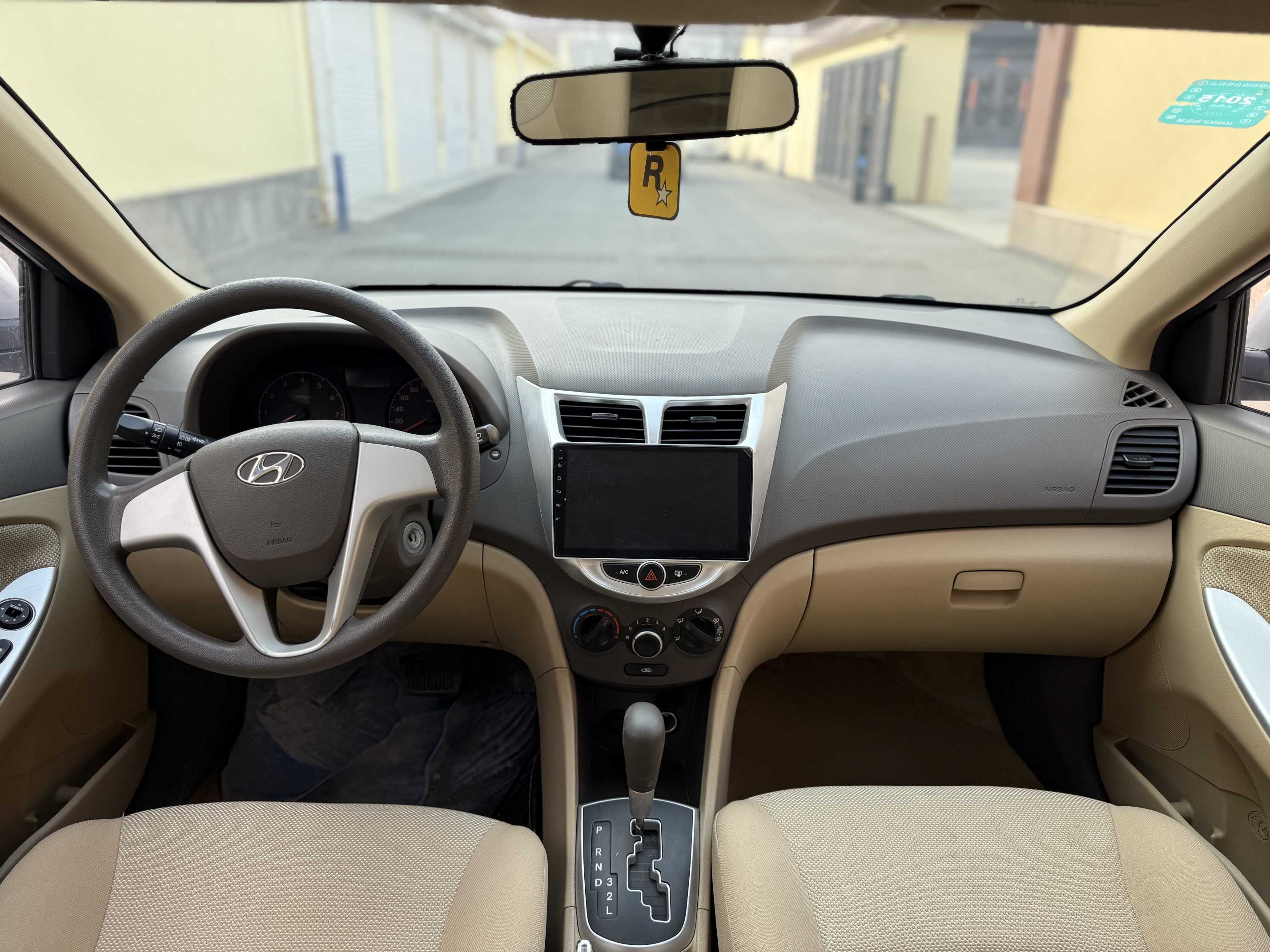 Hyundai Reina 2011 car image #4