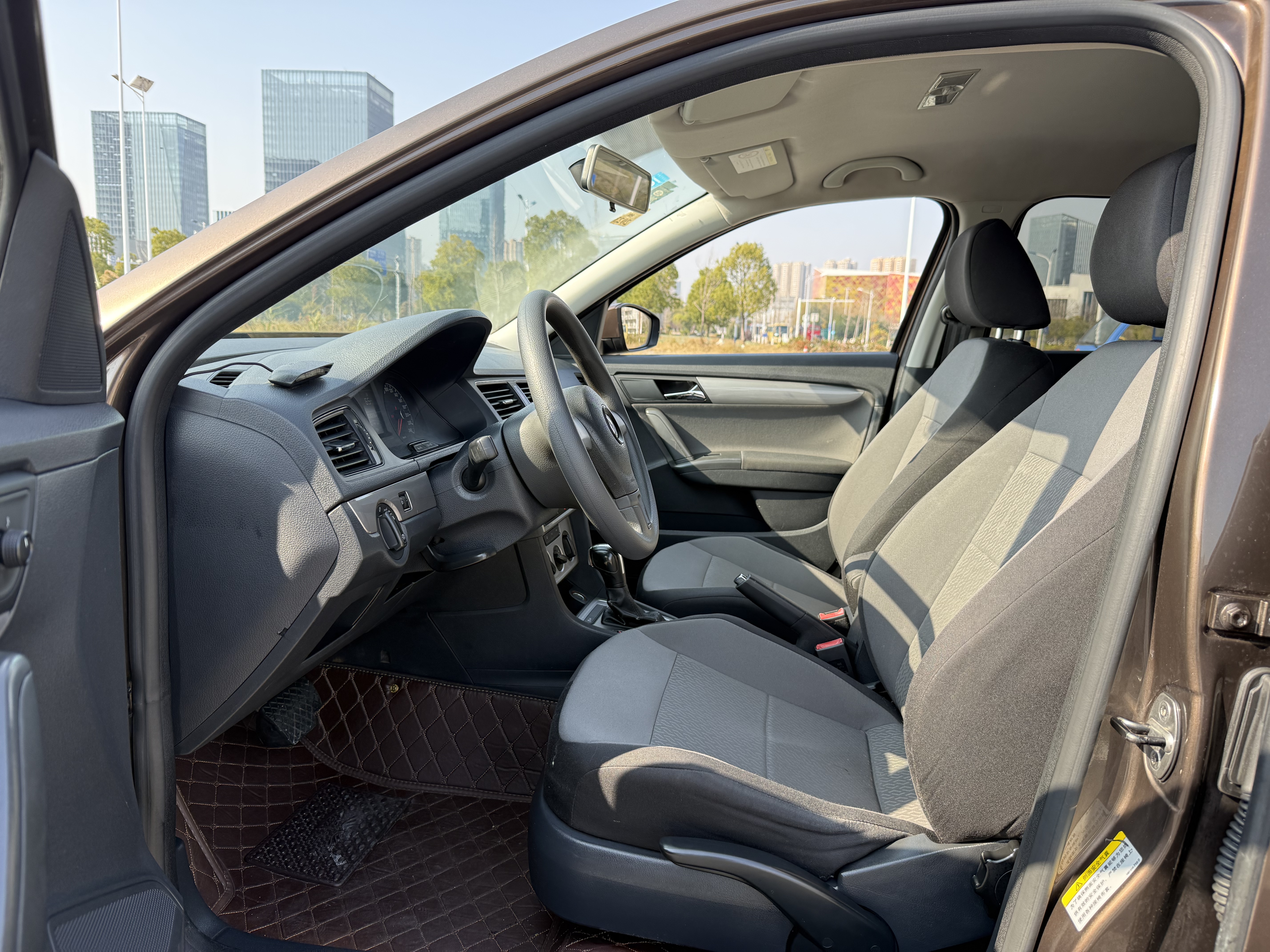 Volkswagen Gran Lavida 2015 car image #4