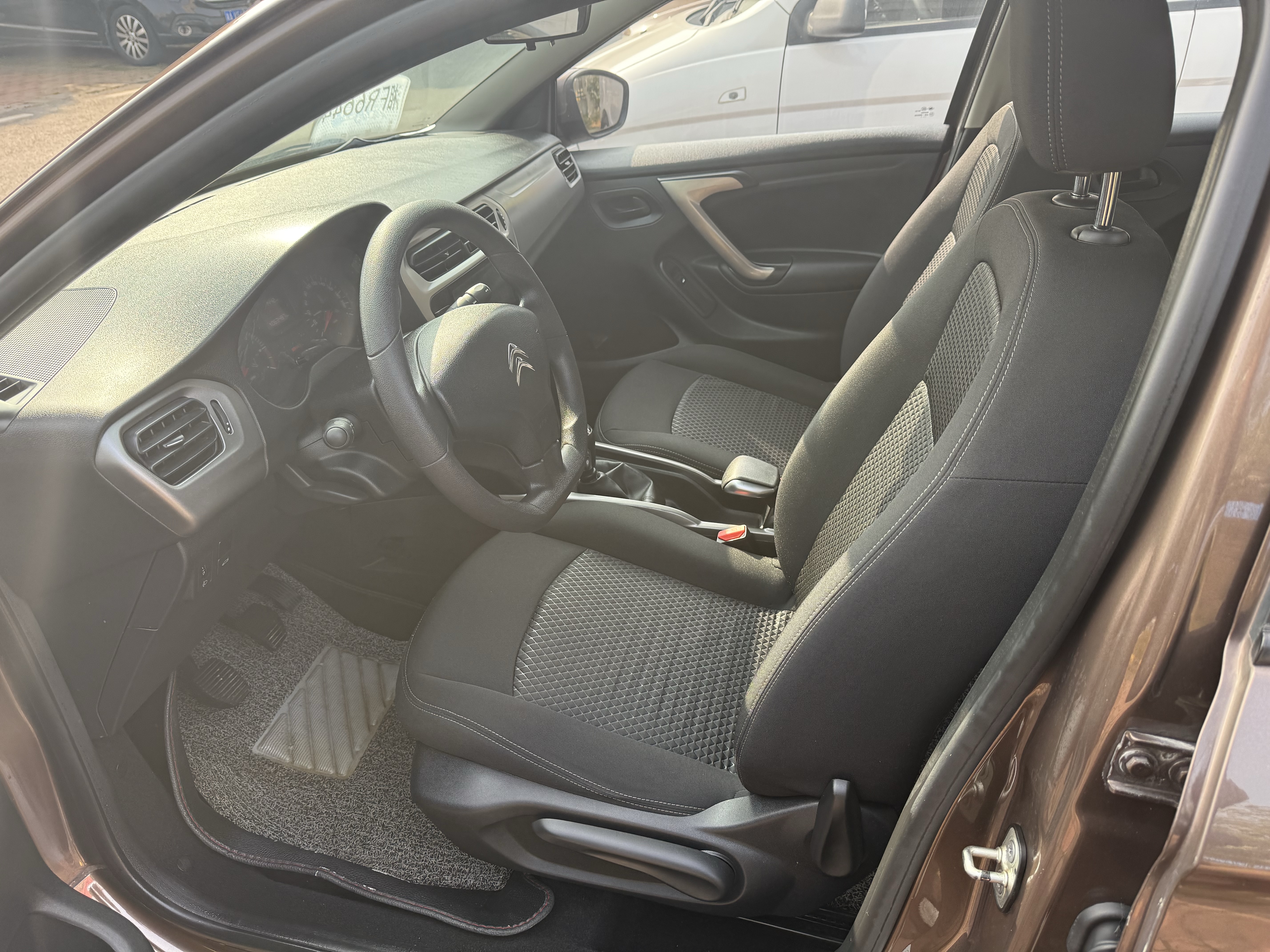 Citroen C-Elysée 2017 imagem de carro #4