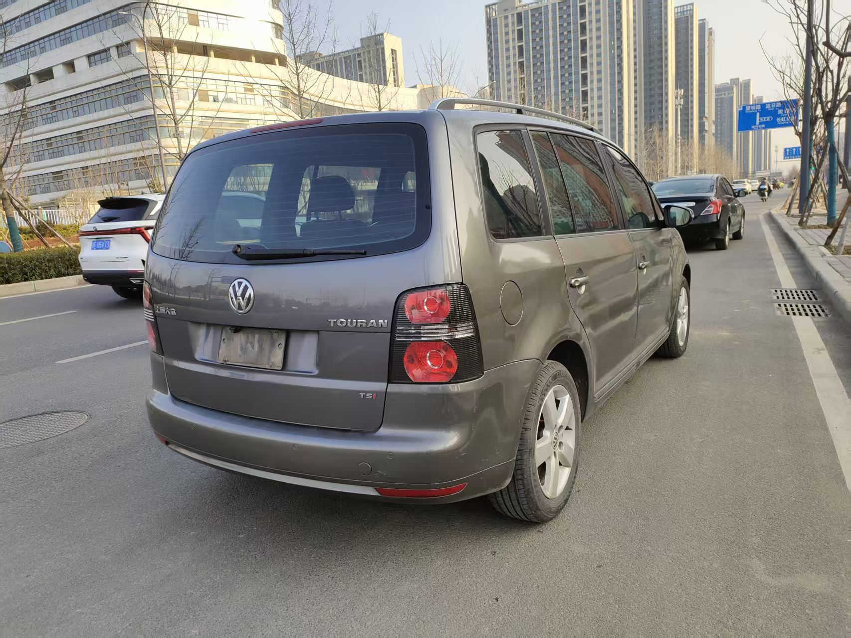 Volkswagen Touran 2013 car image #4