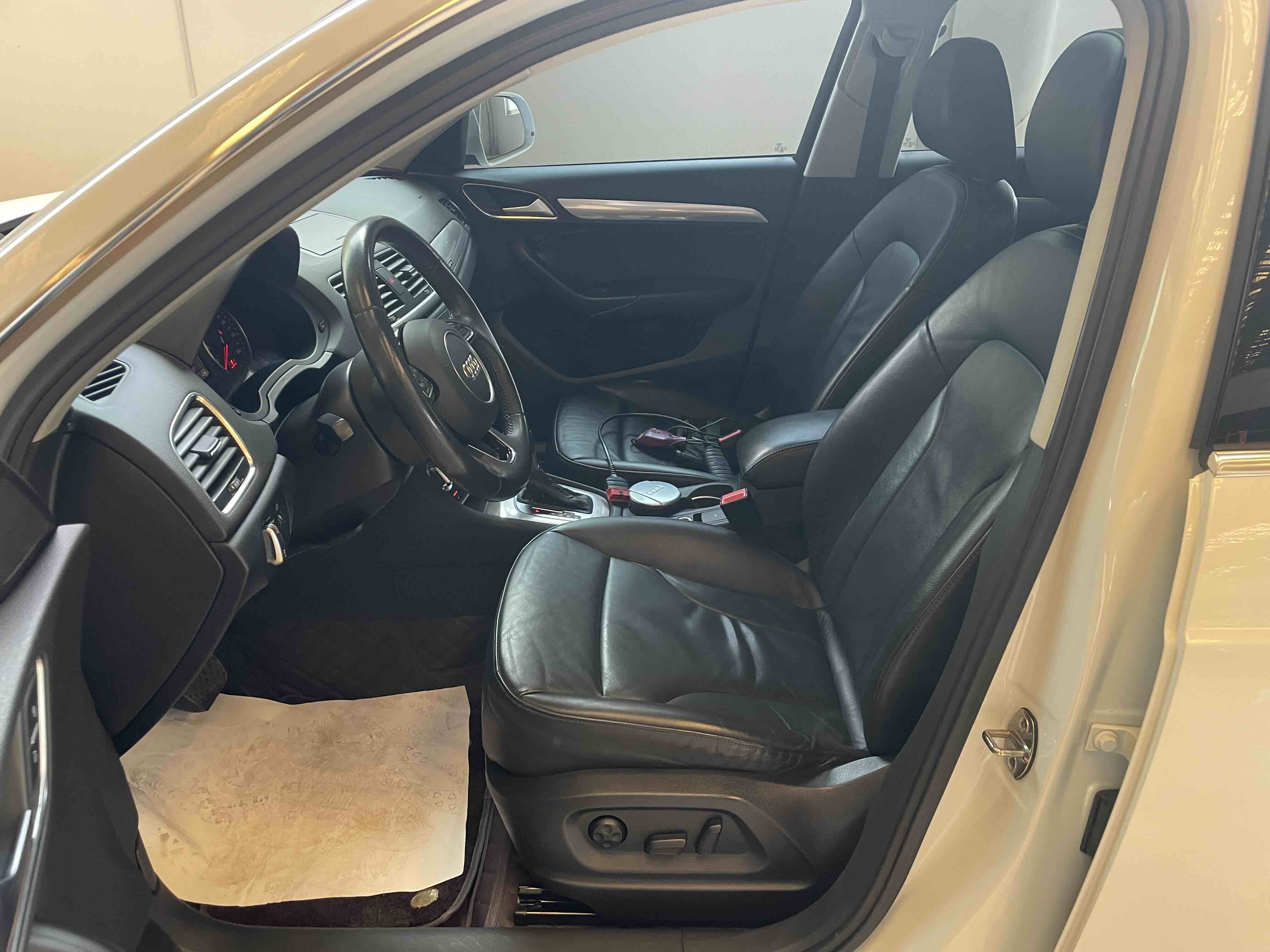 Audi Q3 2016 car image #4