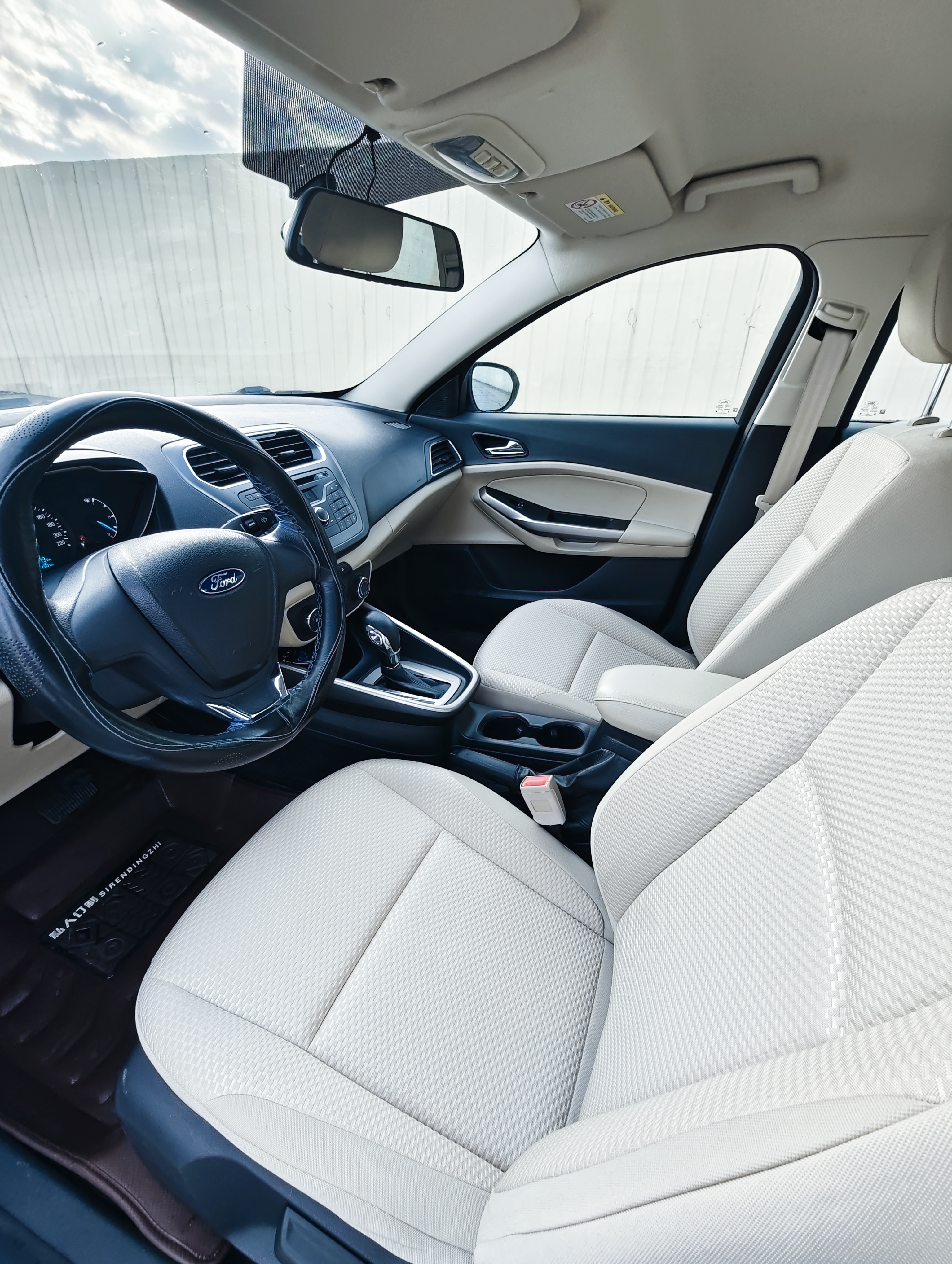 Ford Escort 2016 car image #4