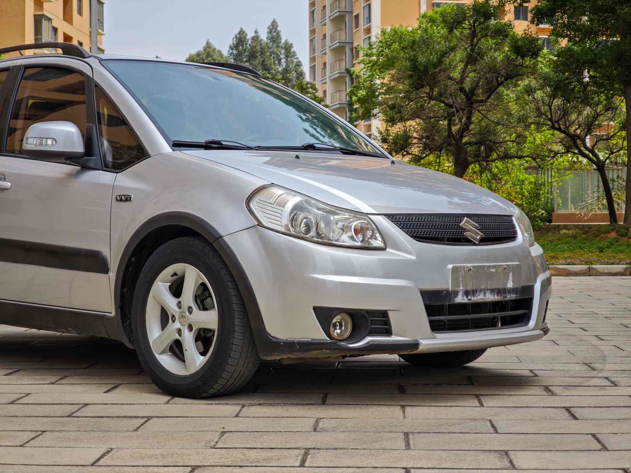 Suzuki SX4 Sedan 2010 imagem de carro #4
