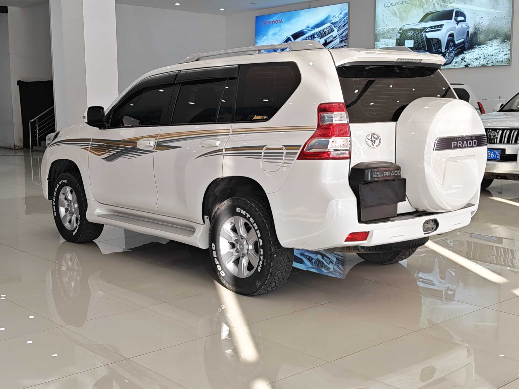 Toyota Land Cruiser Prado 2018 #4 Toyota Land Cruiser Prado 2018 car image #4