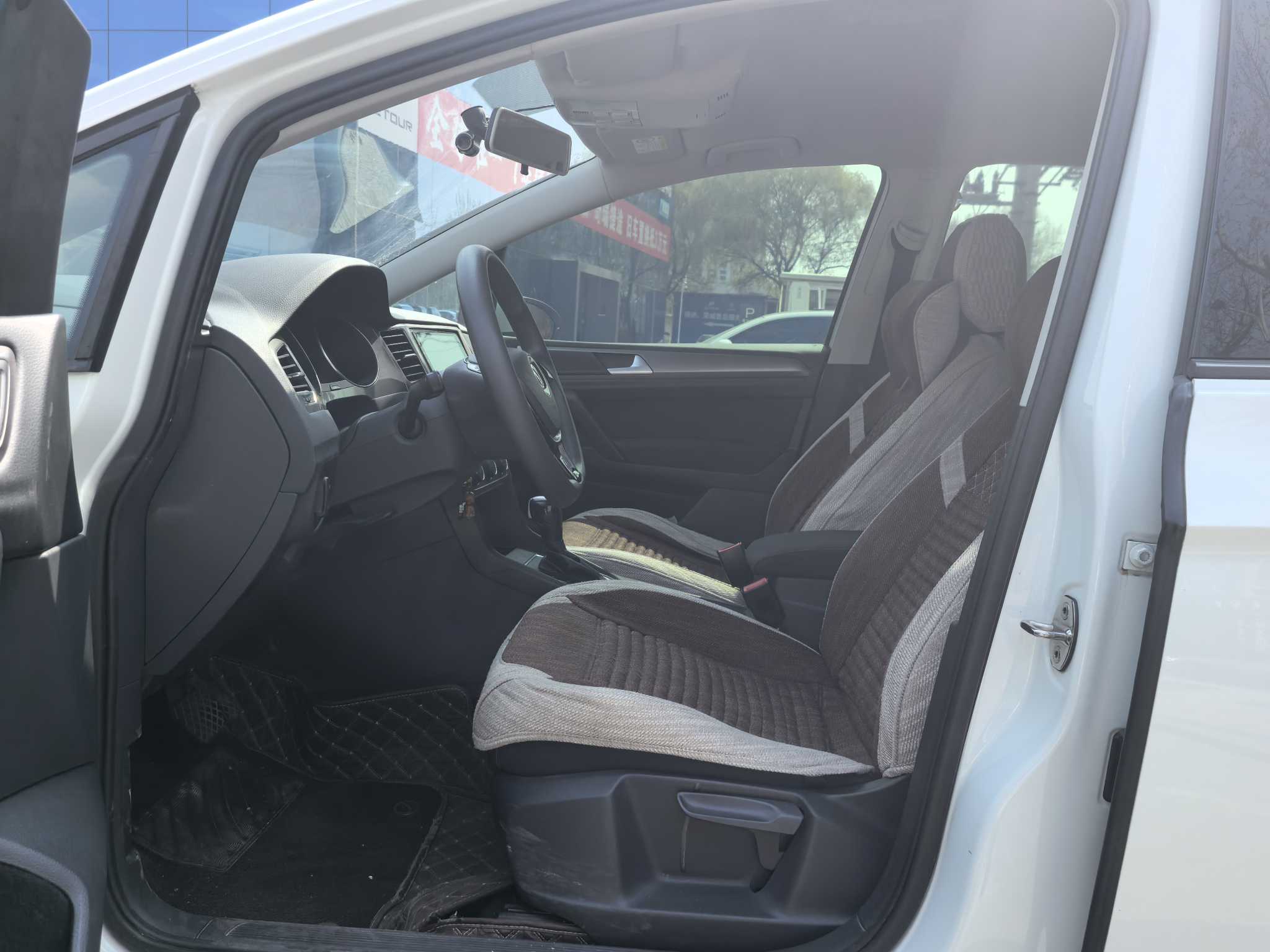 Volkswagen Golf Sportsvan 2017 car image #4