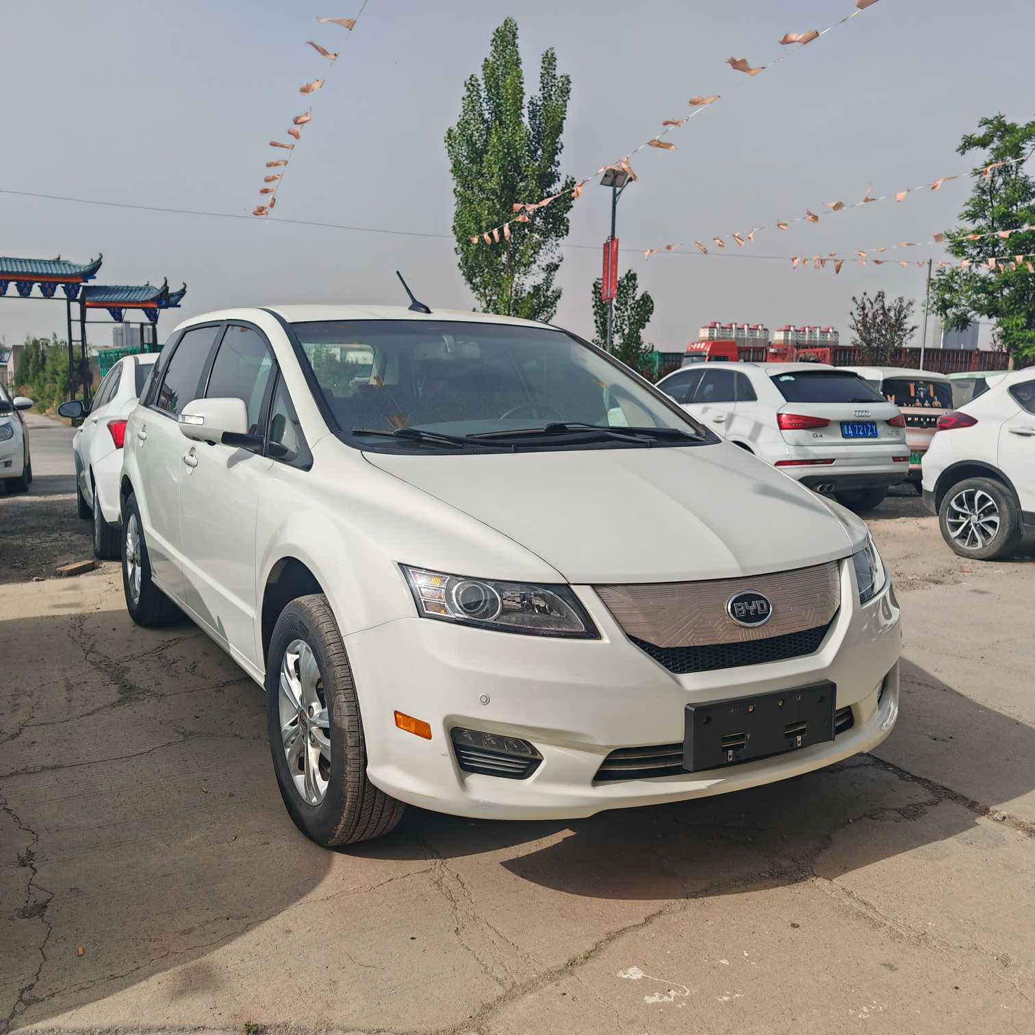 BYD e6 2016 #4 BYD e6 2016 car image #4