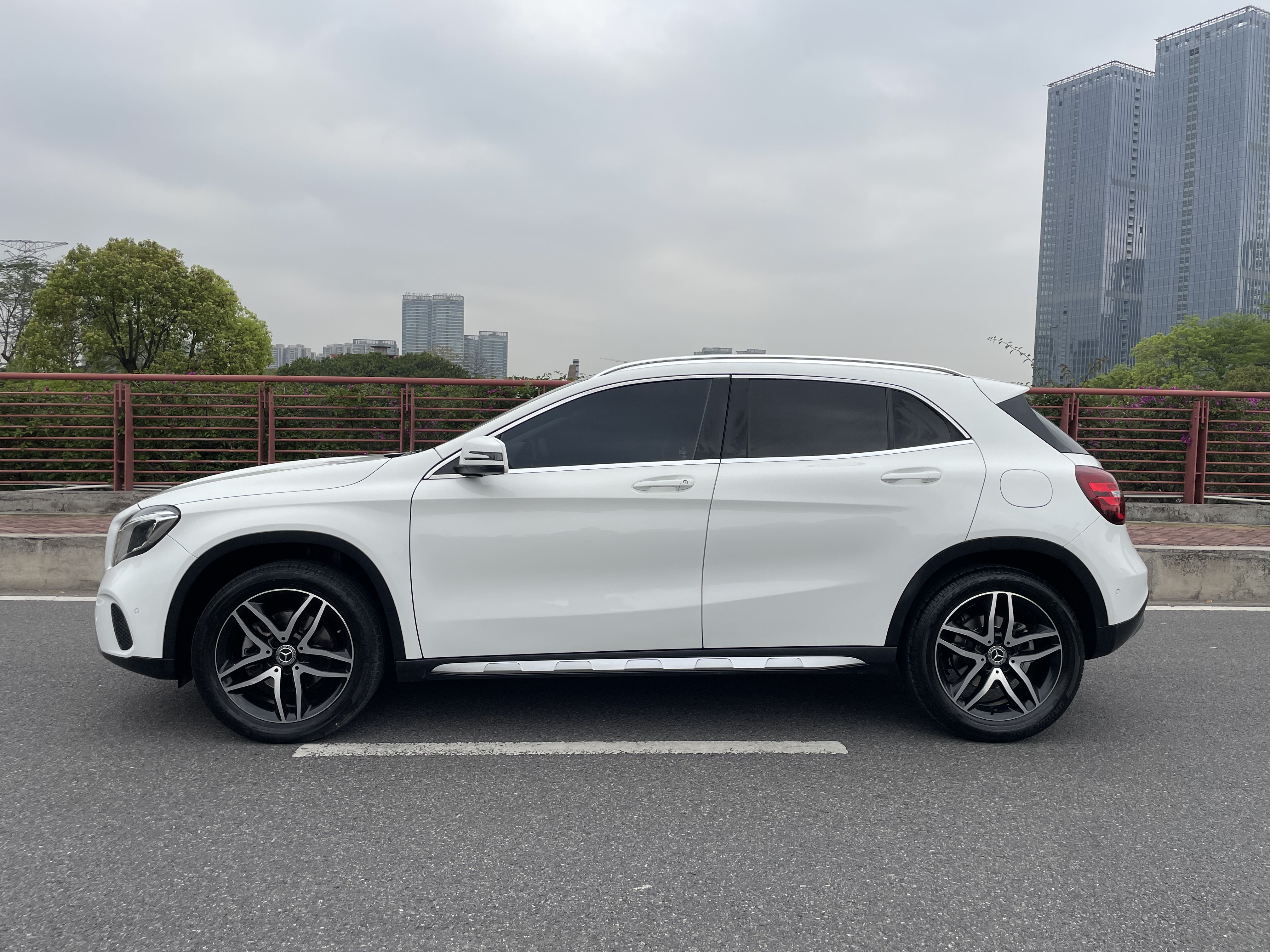 Mercedes-Benz GLA Class 2017 car image #4