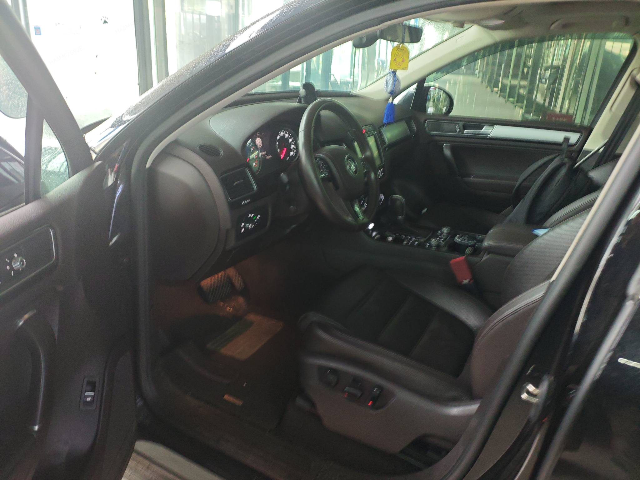 Volkswagen Touareg 2018 car image #4