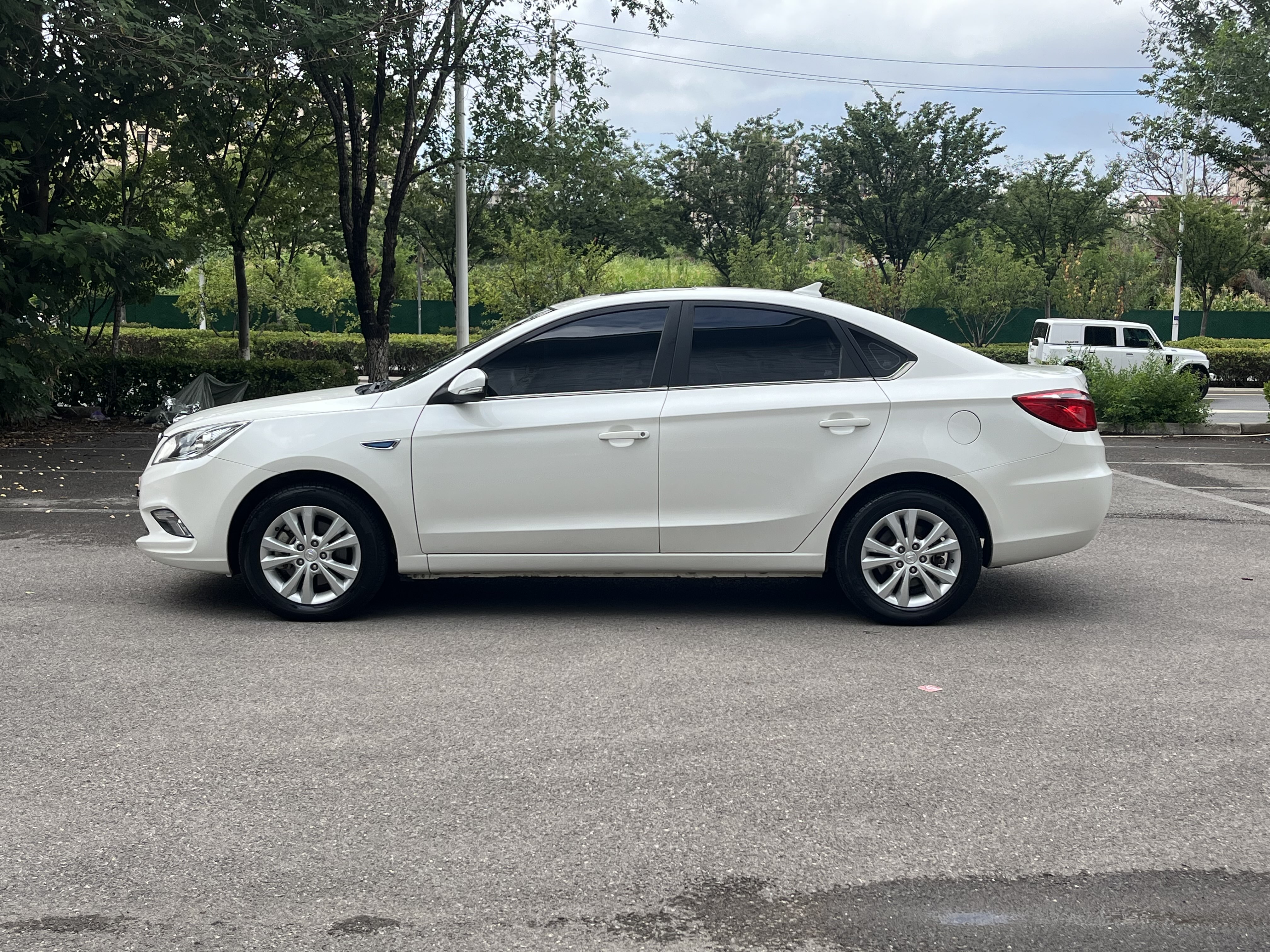 Changan Eado EV 2015 car image #4