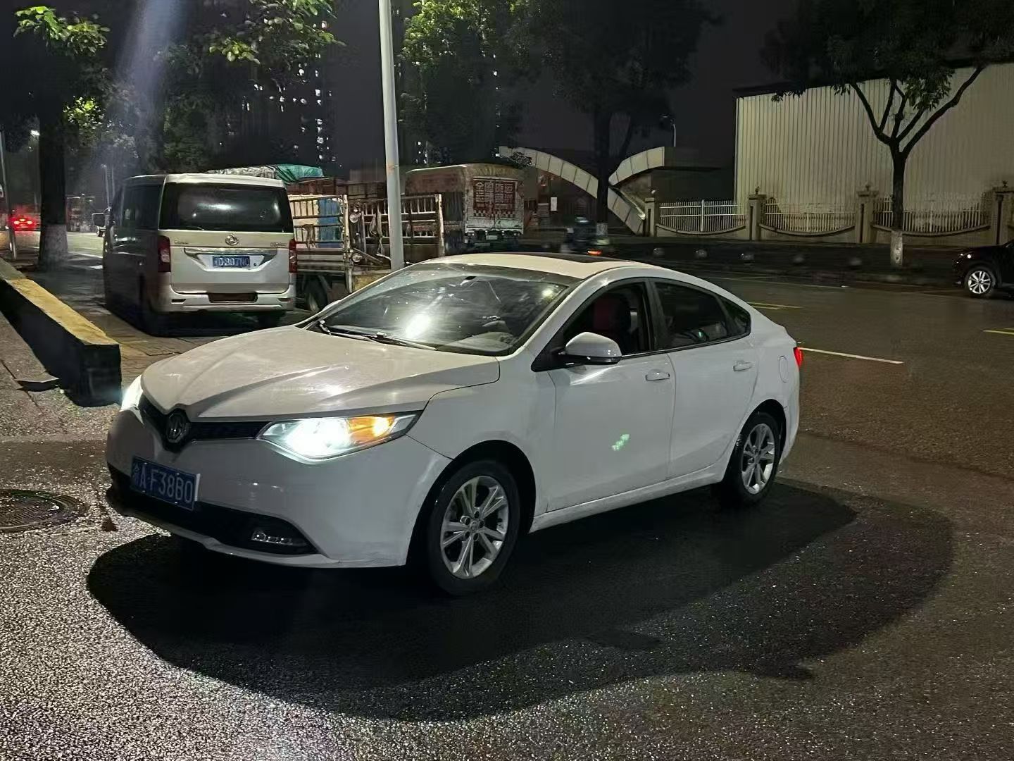 MG GT 2018 car image #4