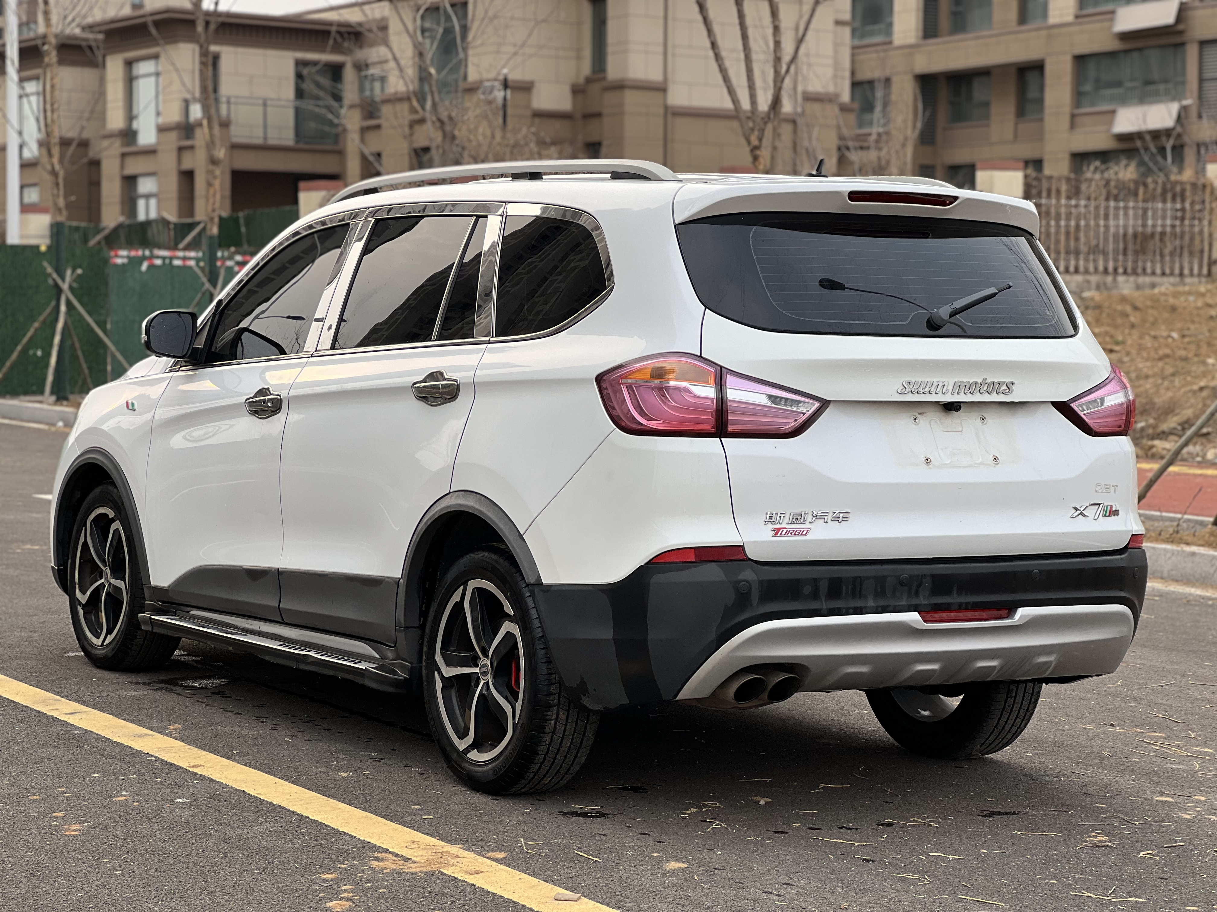 SWM X7 2017 car image #4