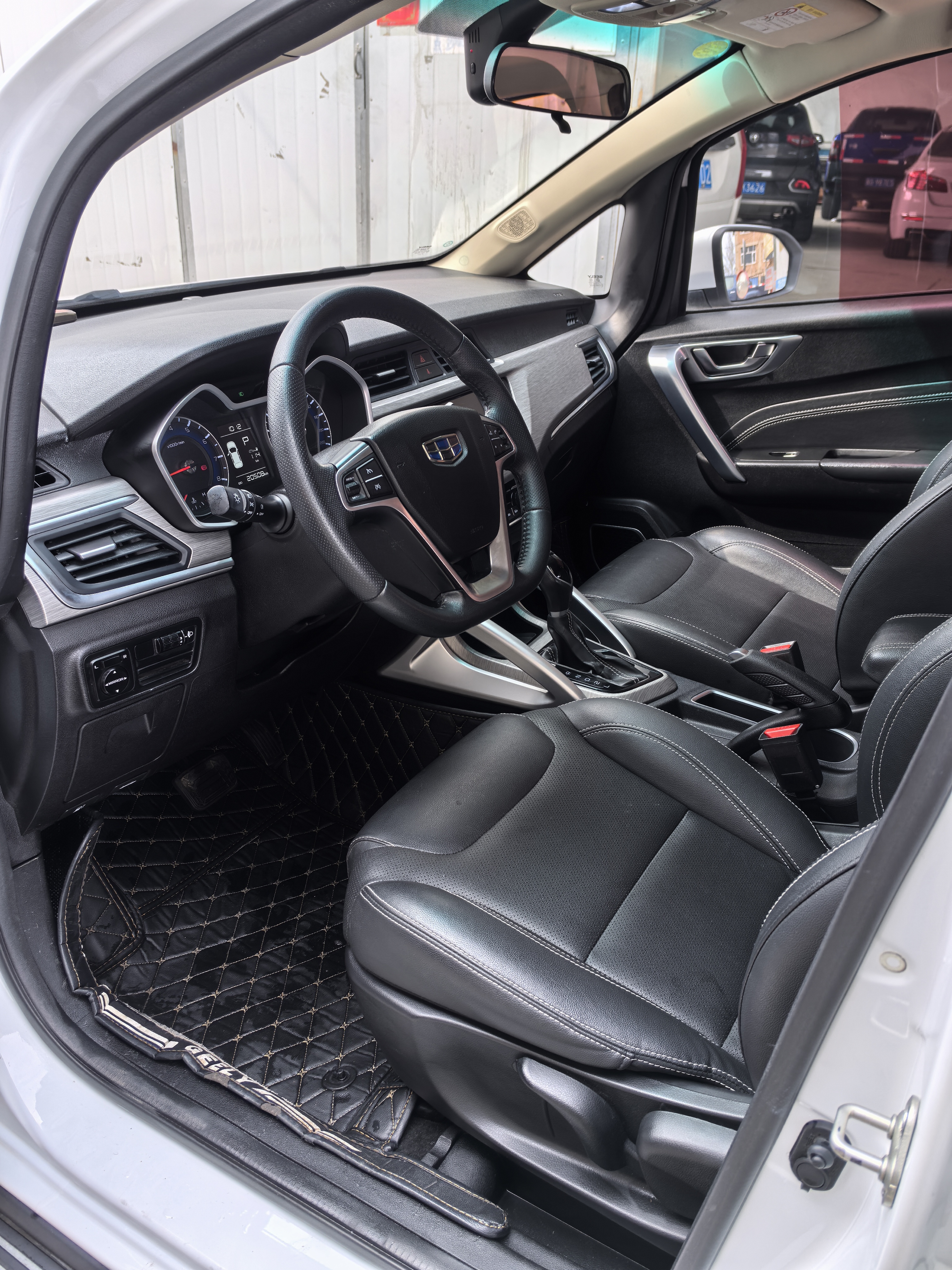 Vision X3 2018 car image #4
