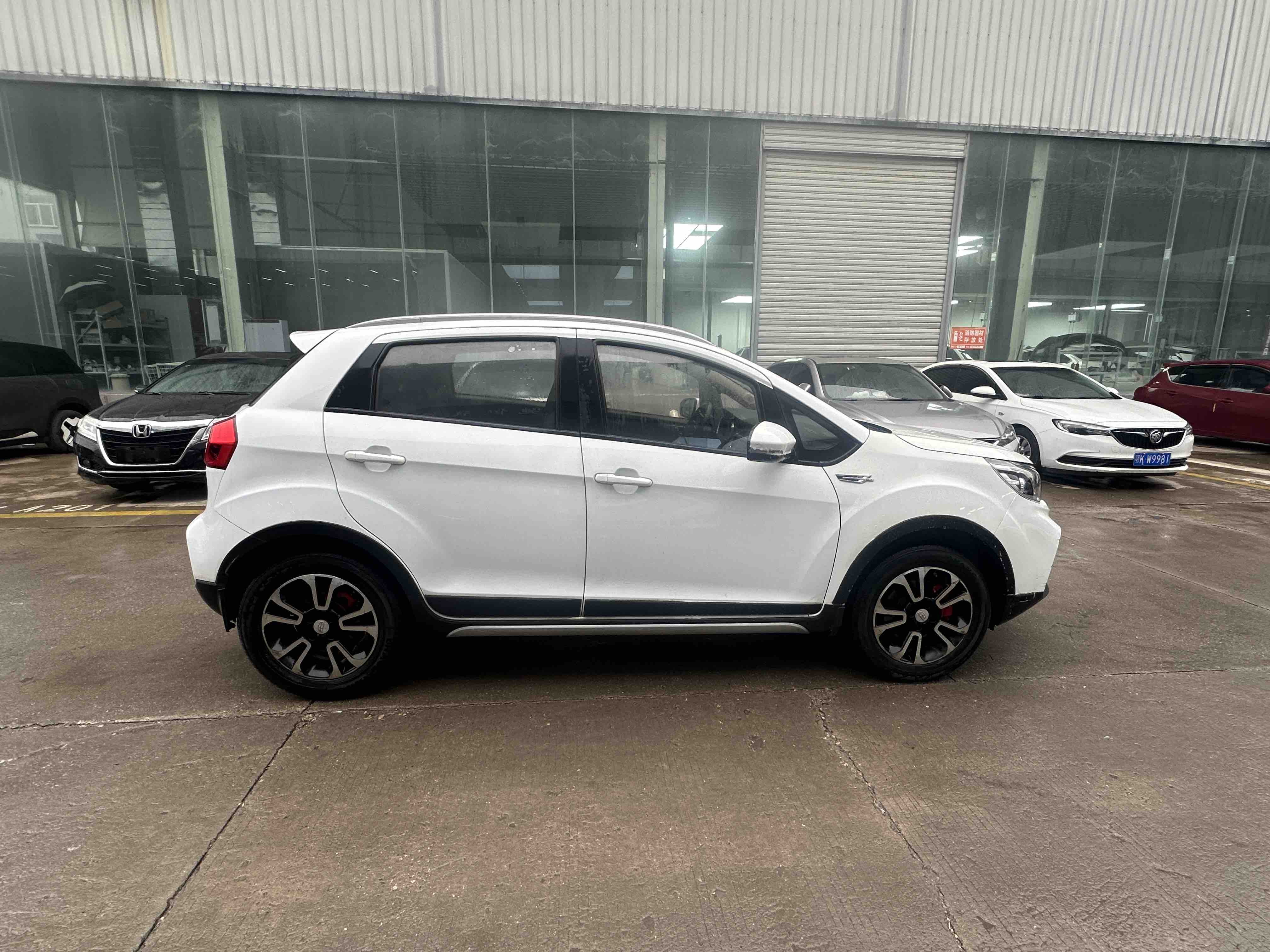 Vision X3 2018 car image #4