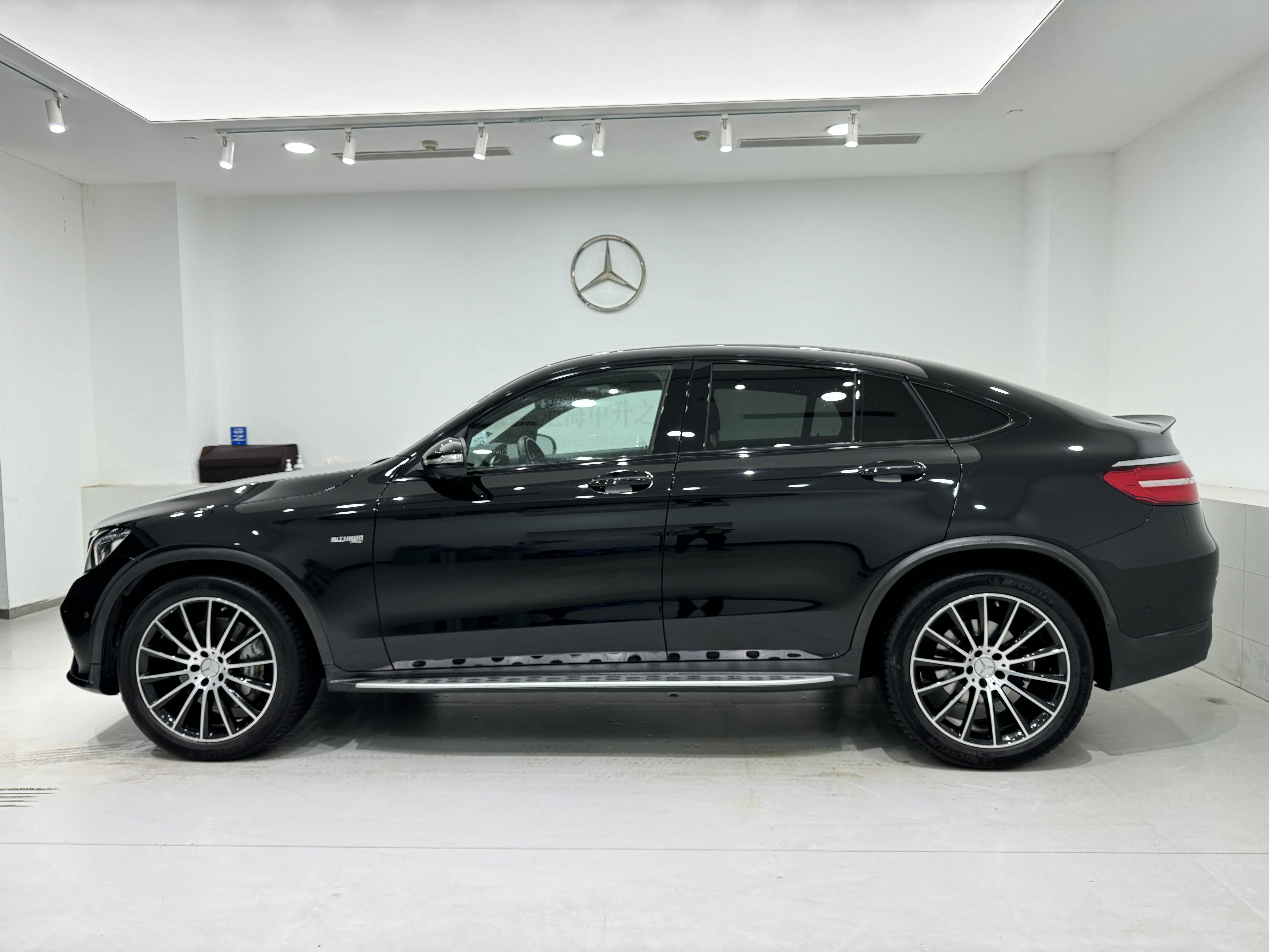 Mercedes-Benz GLC Coupe AMG 2018 изображение автомобиля #4