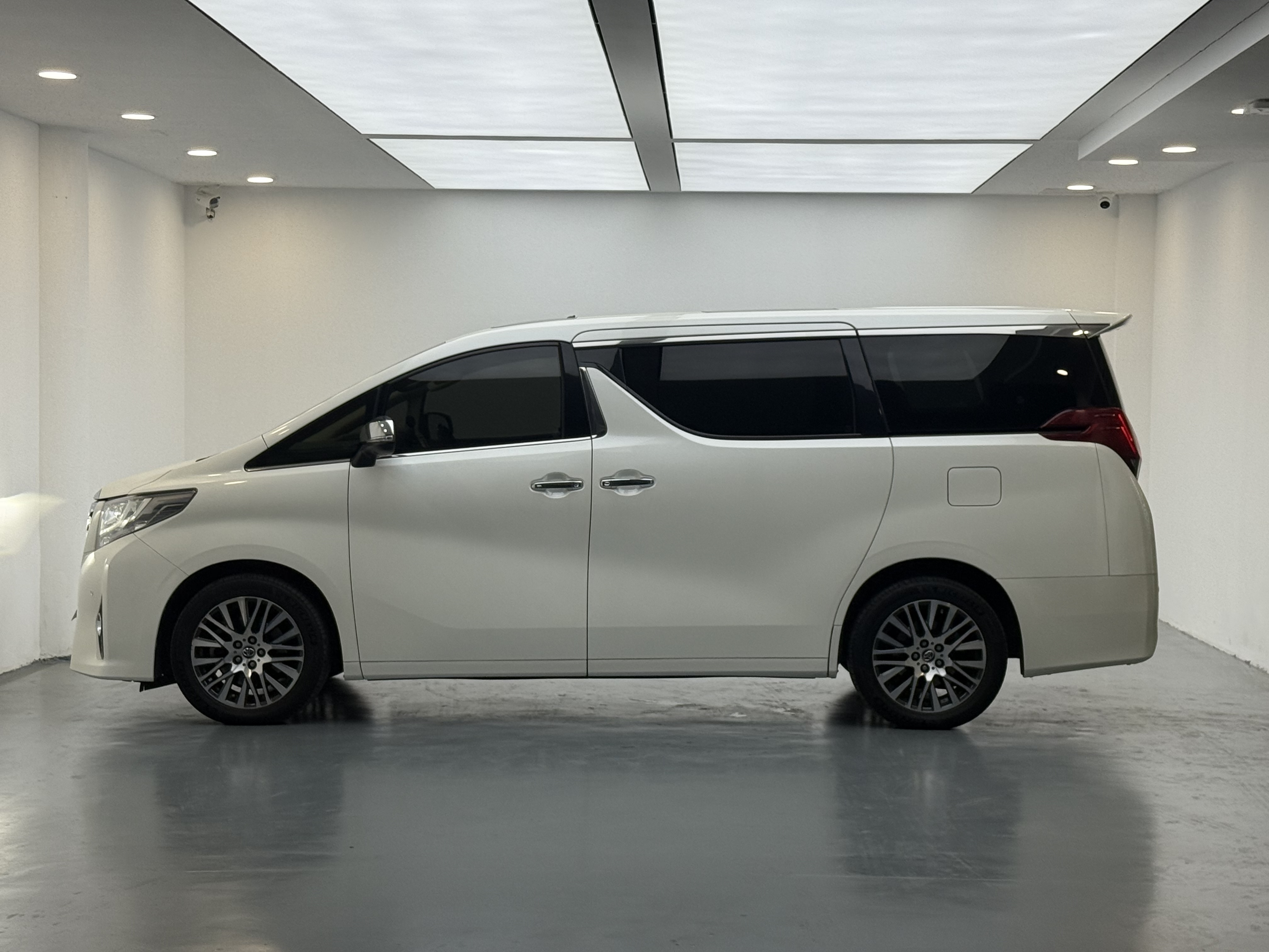 Toyota Alphard 2017 car image #4
