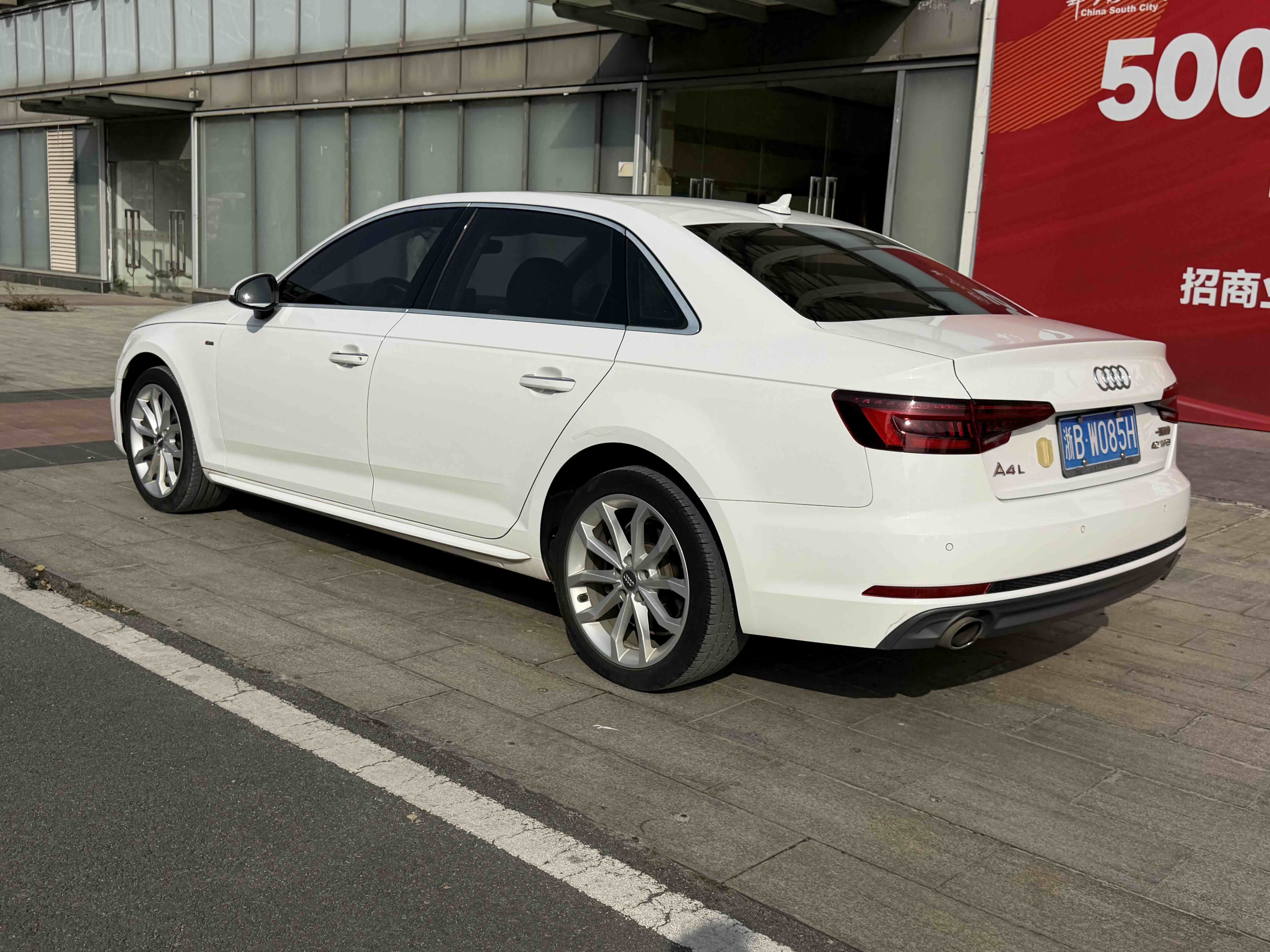 Audi A4L 2018 #4 Audi A4L 2018 car image #4